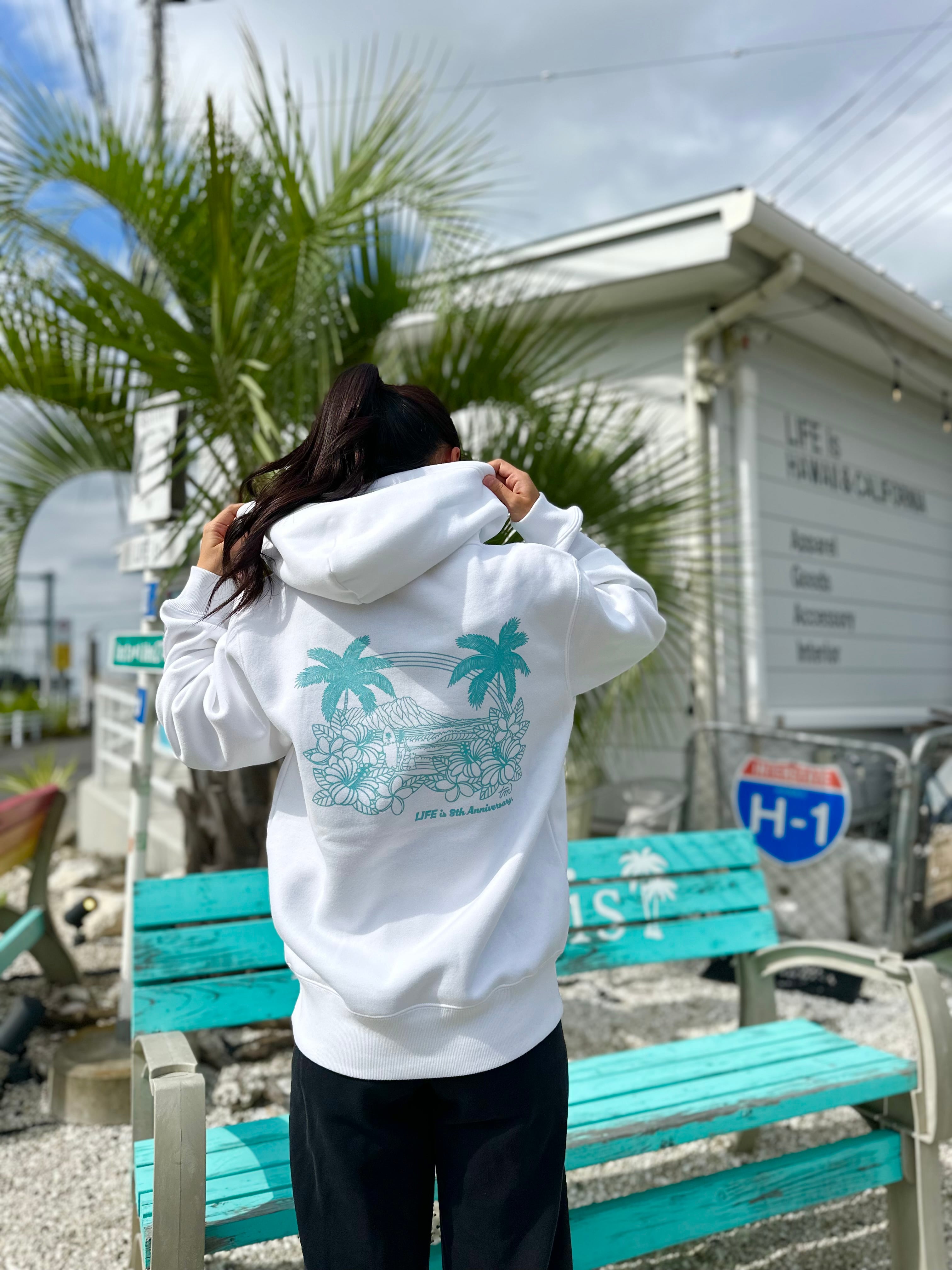 LIFE is × TAMOコラボ ワンカラー フーディー ￥9,000(￥9,900)