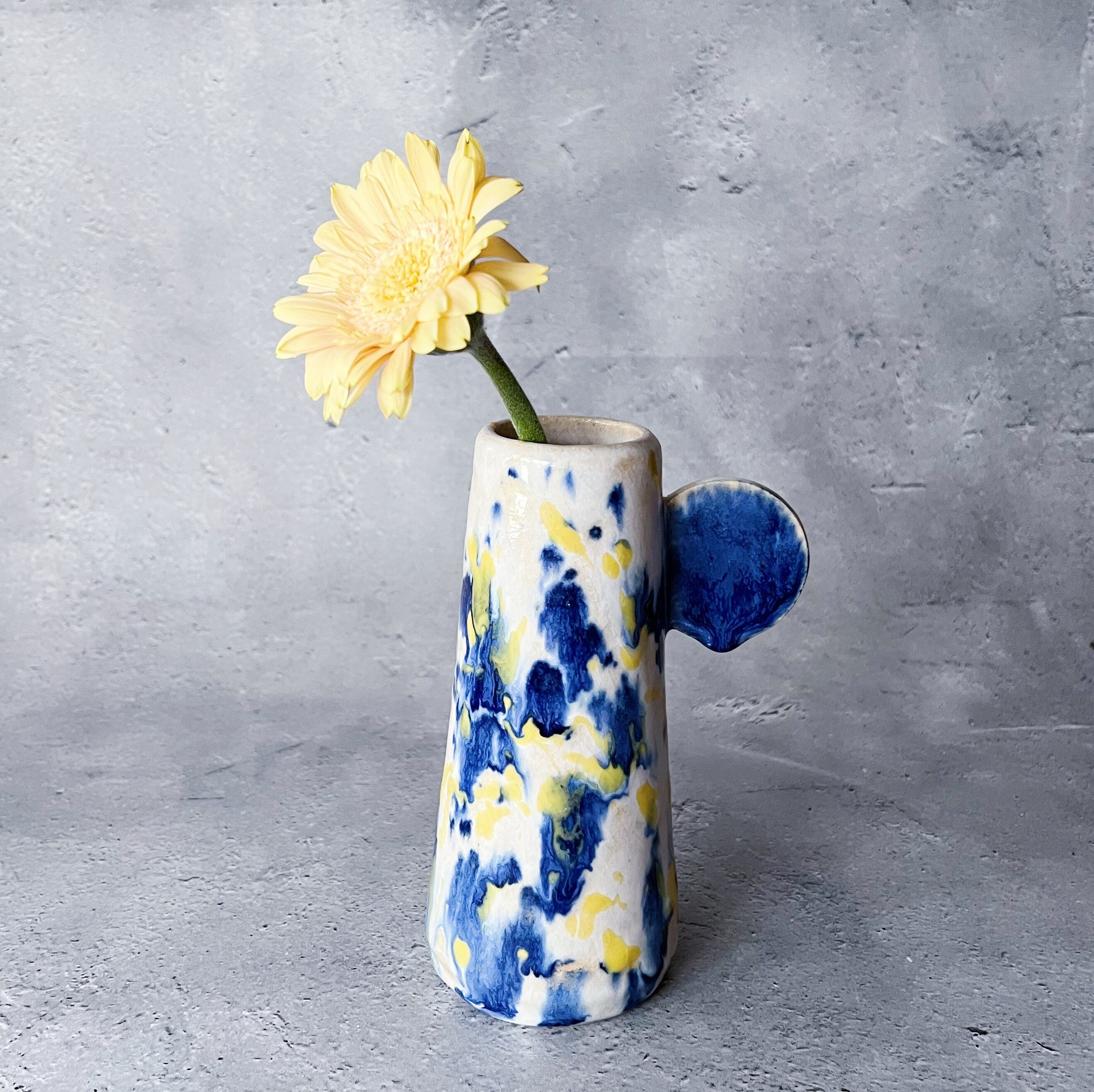 ぽってり福耳付き花器 ｜ H15cm × 底 φ6.5cm｜ 陶器・フラワーベース