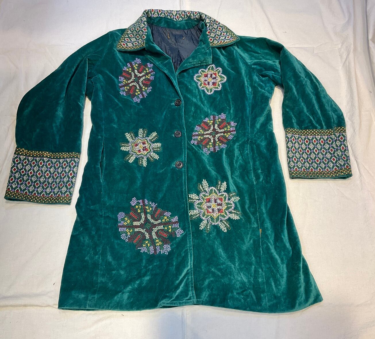 ウズベク族・ウズベキスタンスザニ（手刺繍） B200446A