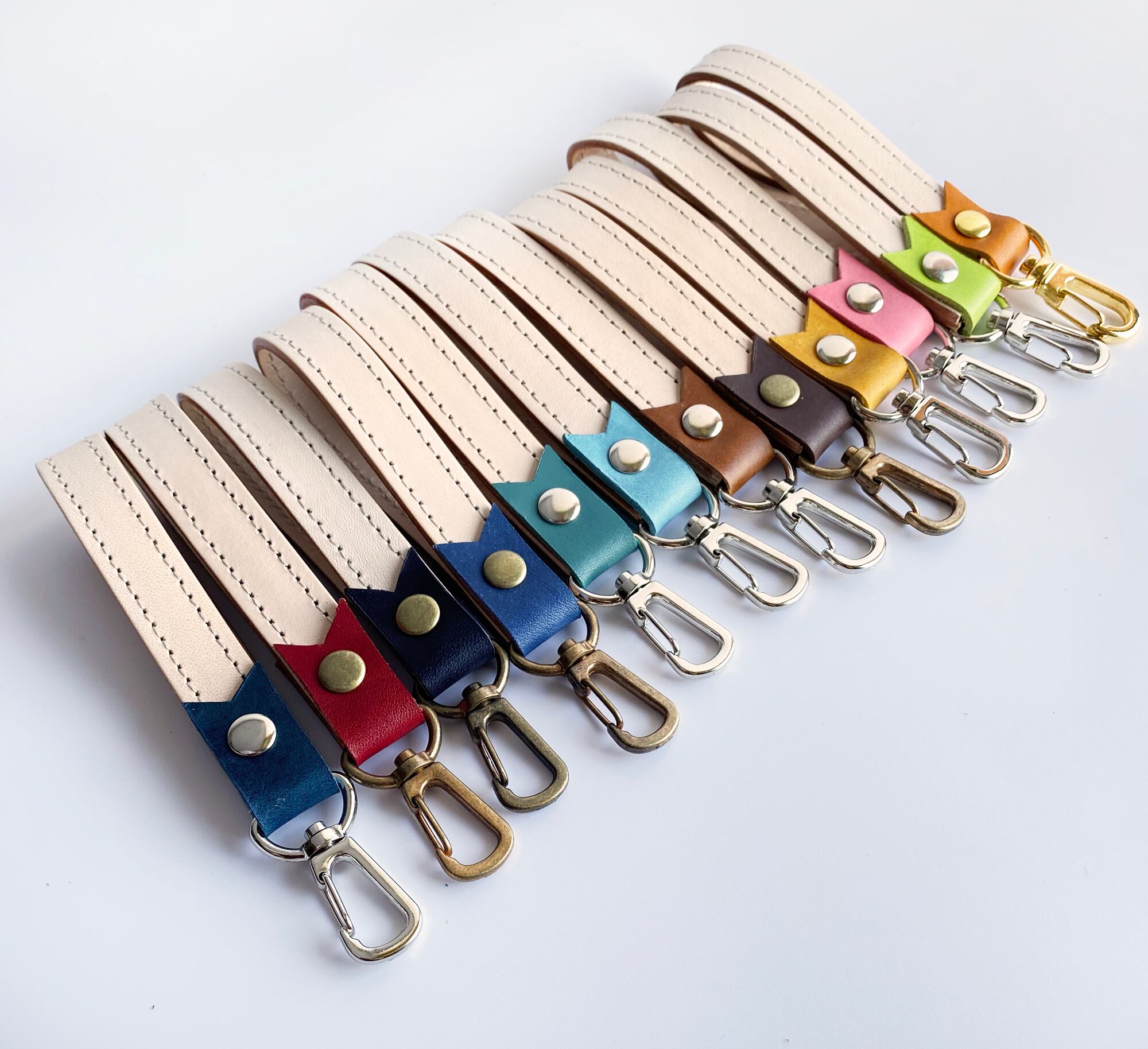 早い者勝ち❗️ボッテガ　キーホルダー　レザー　金具ゴールドカラー 楽天市場】ボッテガ キーリングの通販