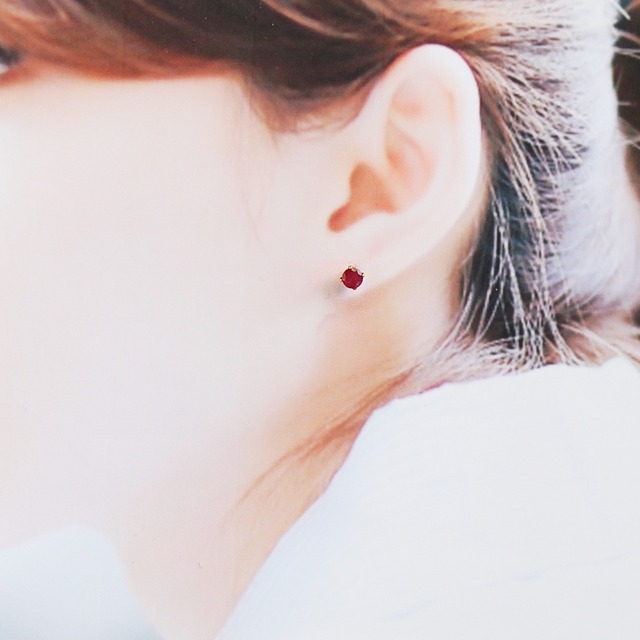 宝石質ルビーのひと粒ピアス 4mm｜SLV925 ゴールド or シルバー