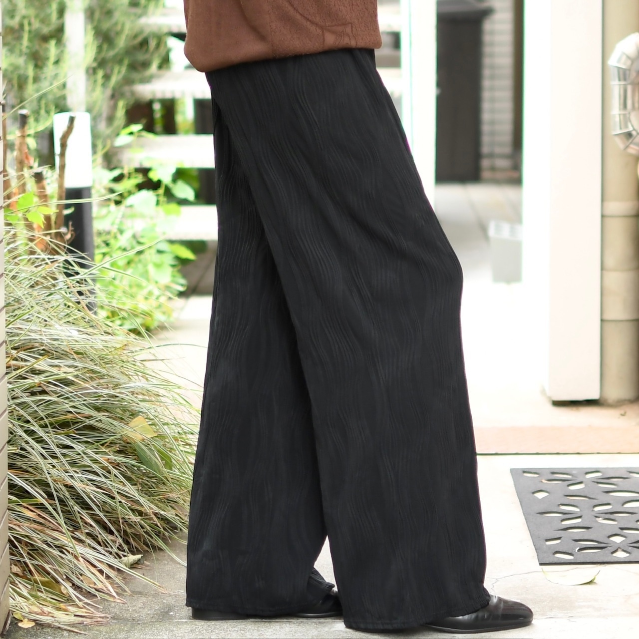 design wave pleats wide pants black