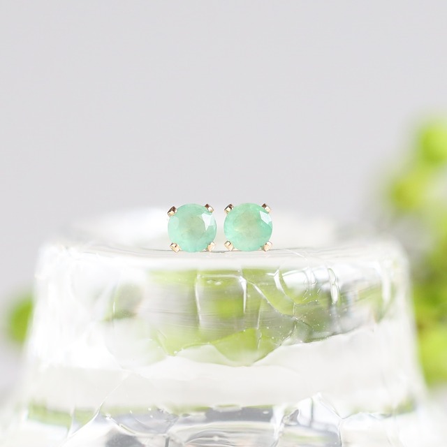 ザンビア産エメラルドのひと粒ピアス 4mm｜選べるピアス金具 アレルギー対応｜5月誕生石