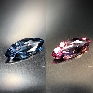 ベキリーブルーの蠱惑的な魅力 0.39ct 天然 カラーチェンジ ガーネット