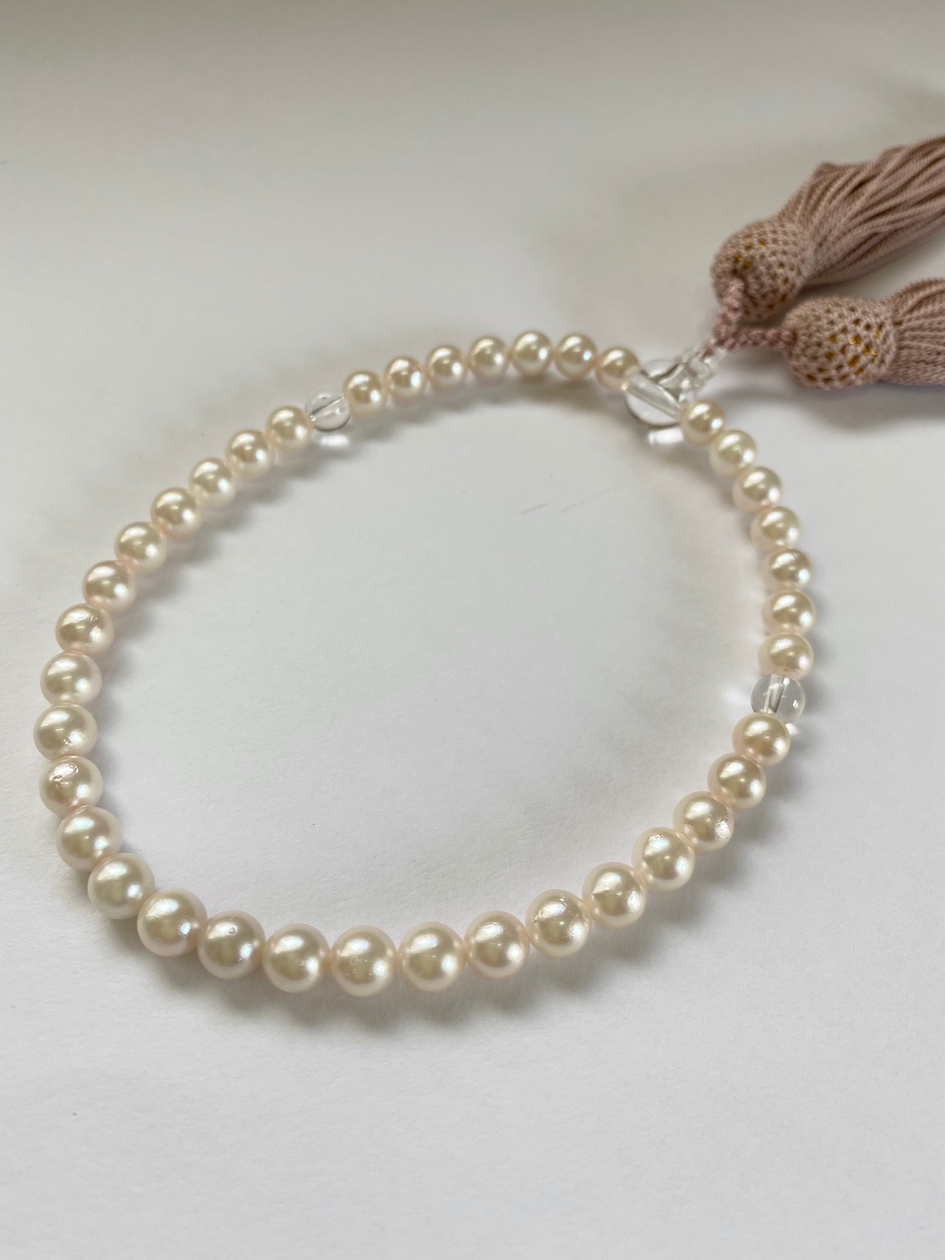 真珠の念珠〉本真珠 正絹 灰桜の房飾り 水晶 お洒落れ 和装 送料無料