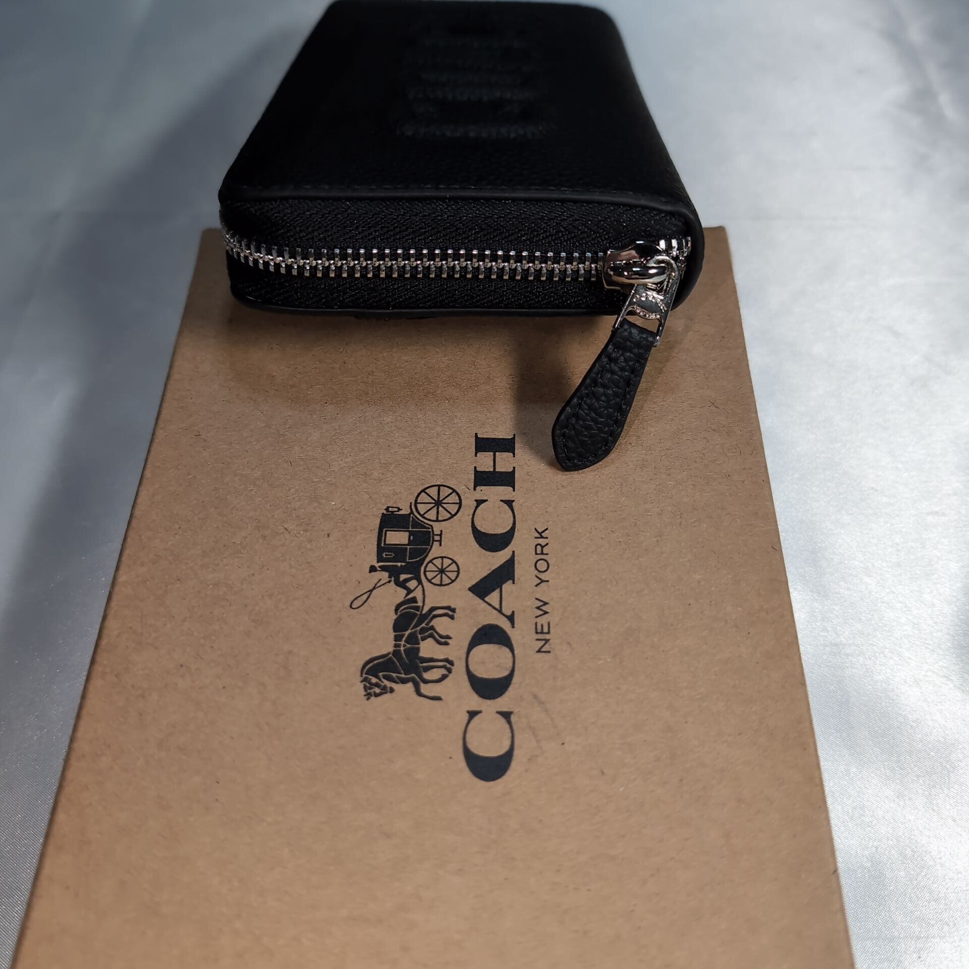 新品【COACH コーチ】長財布 レディース ブラック YKKファスナー レシートつき おしゃれ ブランド ＊ラッピング致します＊ 新品COACH コーチ長財布 メンズ レディース シグネチャー ブラック