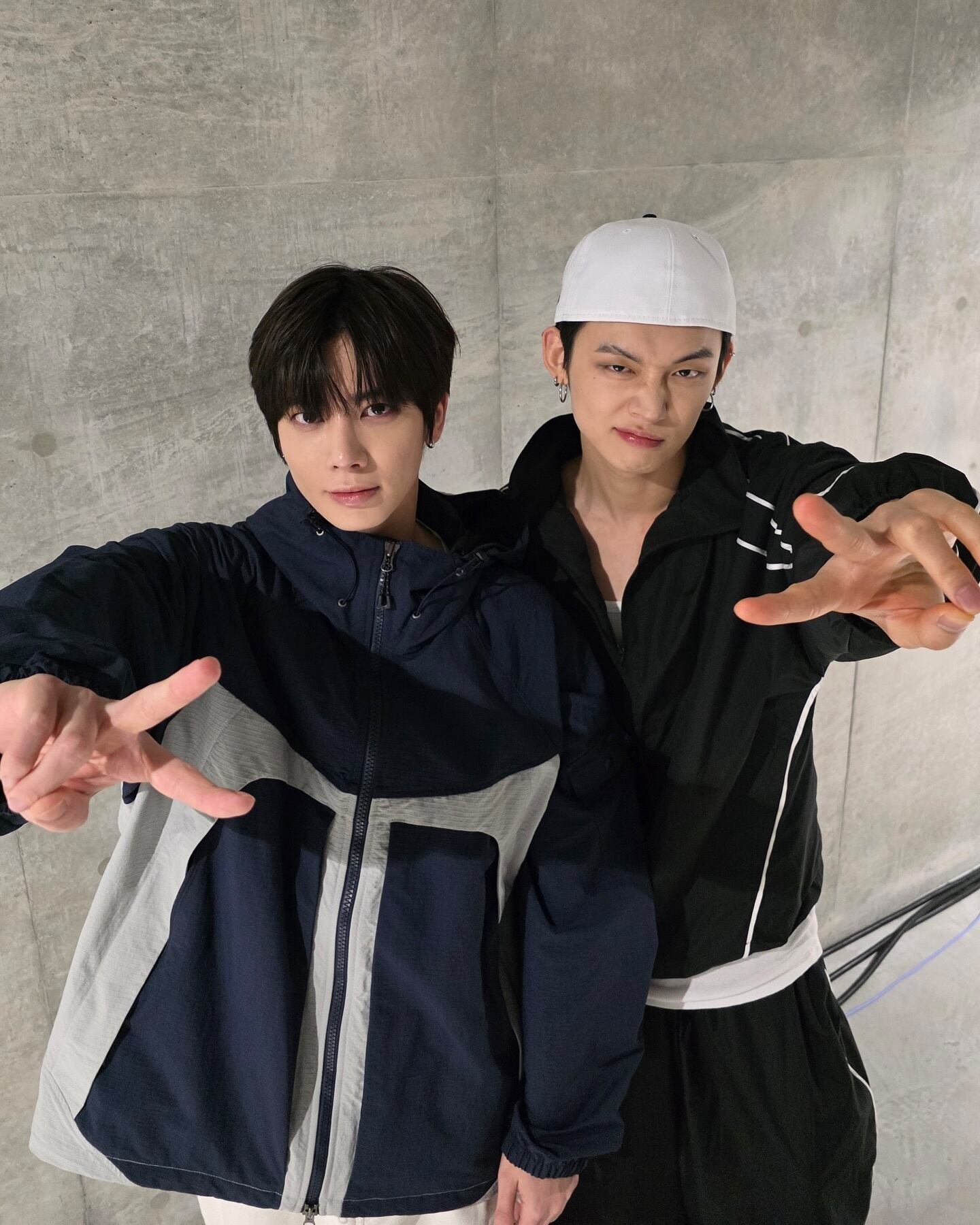 ☆TXT テヒョン 着用！！【YESEYESEE】Zephyros Windbreaker Navy | もごつ