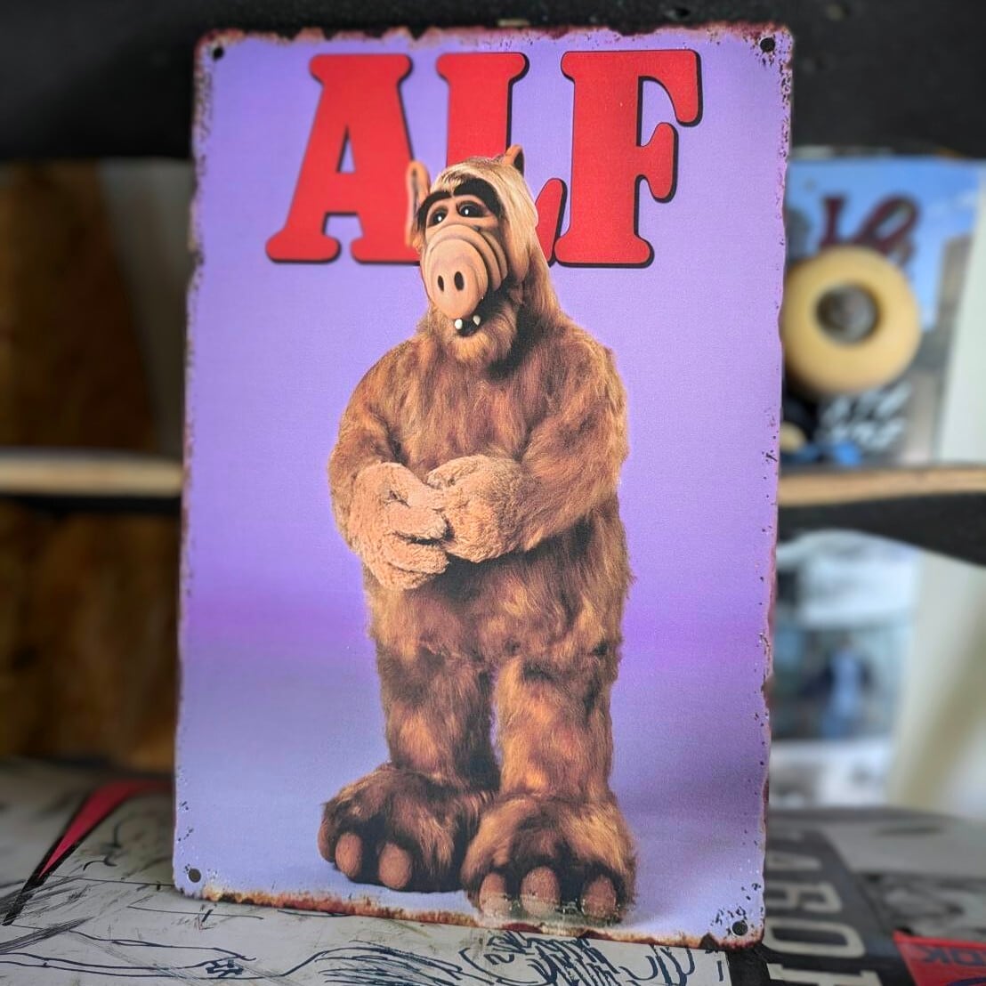 再入荷！ 送料無料！ちょうどいいブリキ看板 ビンテージ加工【 ALF（ アルフ ）】〚アメリカン雑貨 アメトイ〛
