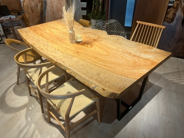 【Premium】 栃（トチ）_2250×1100-1000×60_青山店_テーブル天板/一枚板 242210