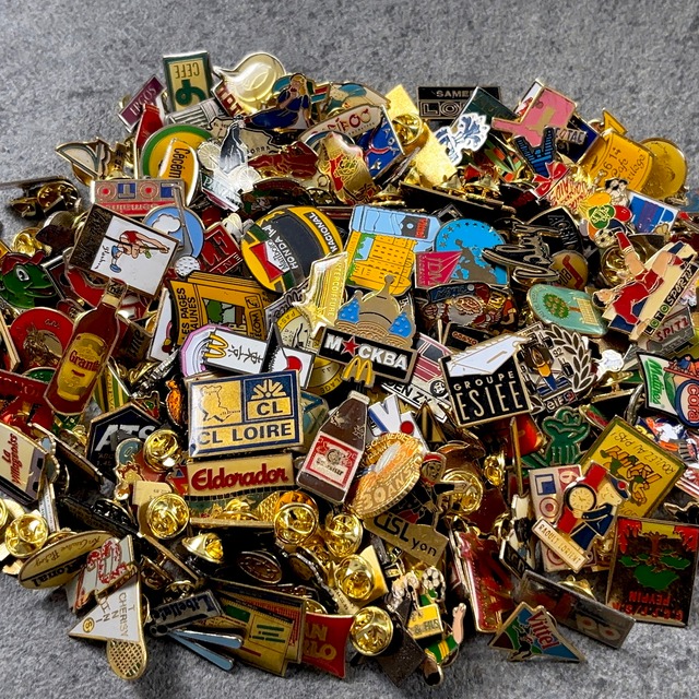 200個  フランス雑貨 ヴィンテージ  ピンバッジ ピンズ France pins  Pin badge vintage 古着 通販 リメイク ブローチ  アタッチメント付属 雑貨 2602030-2512038-9