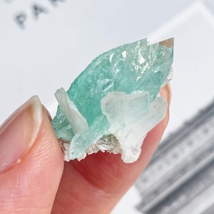 Green Apophyllite 6 (共生原石)