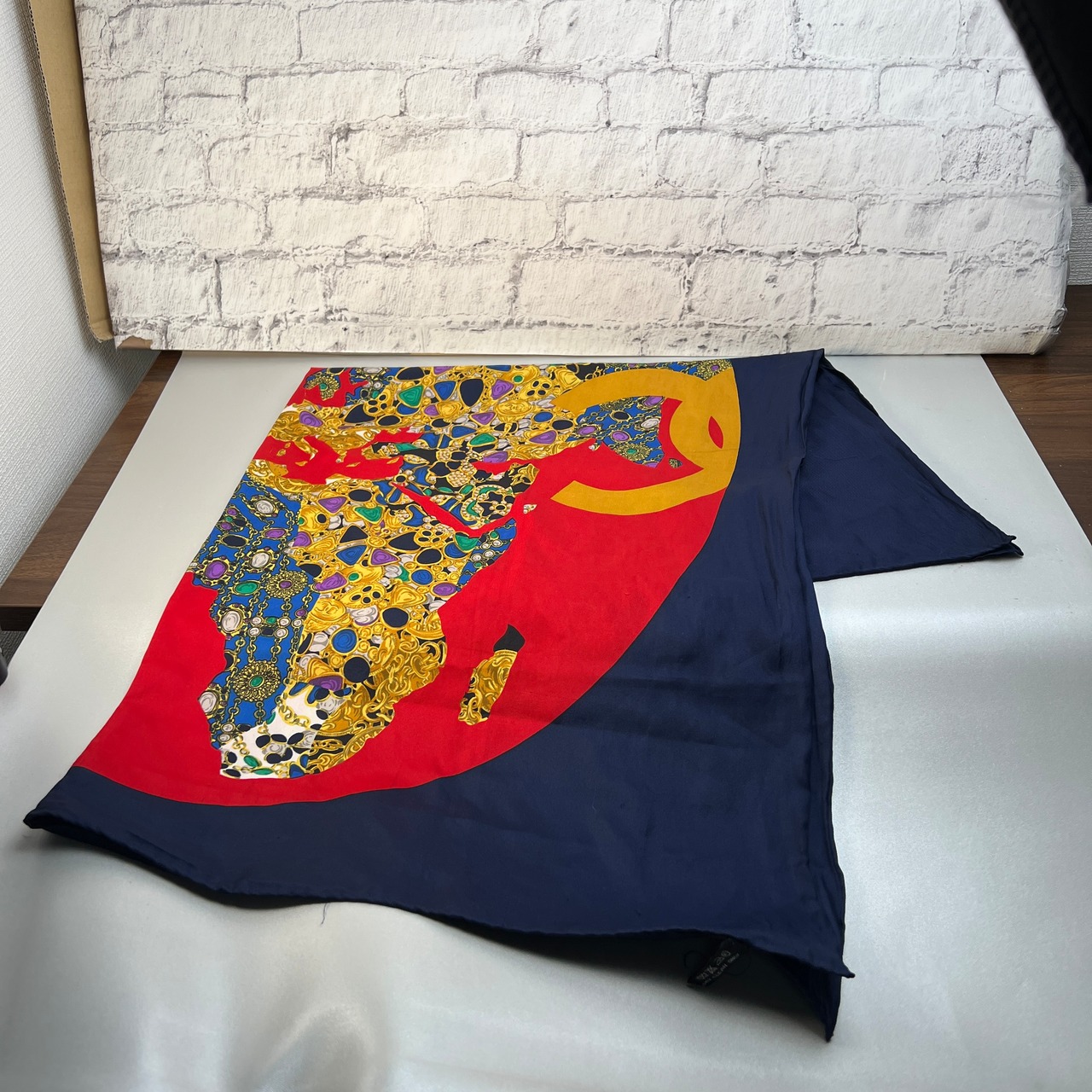 CHANEL シャネル  タグ付き シルク スカーフ ブルー A-9767