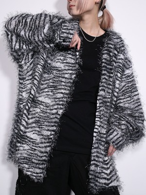 "モケモケ" zebra pattern over silhouette open collar shirt
