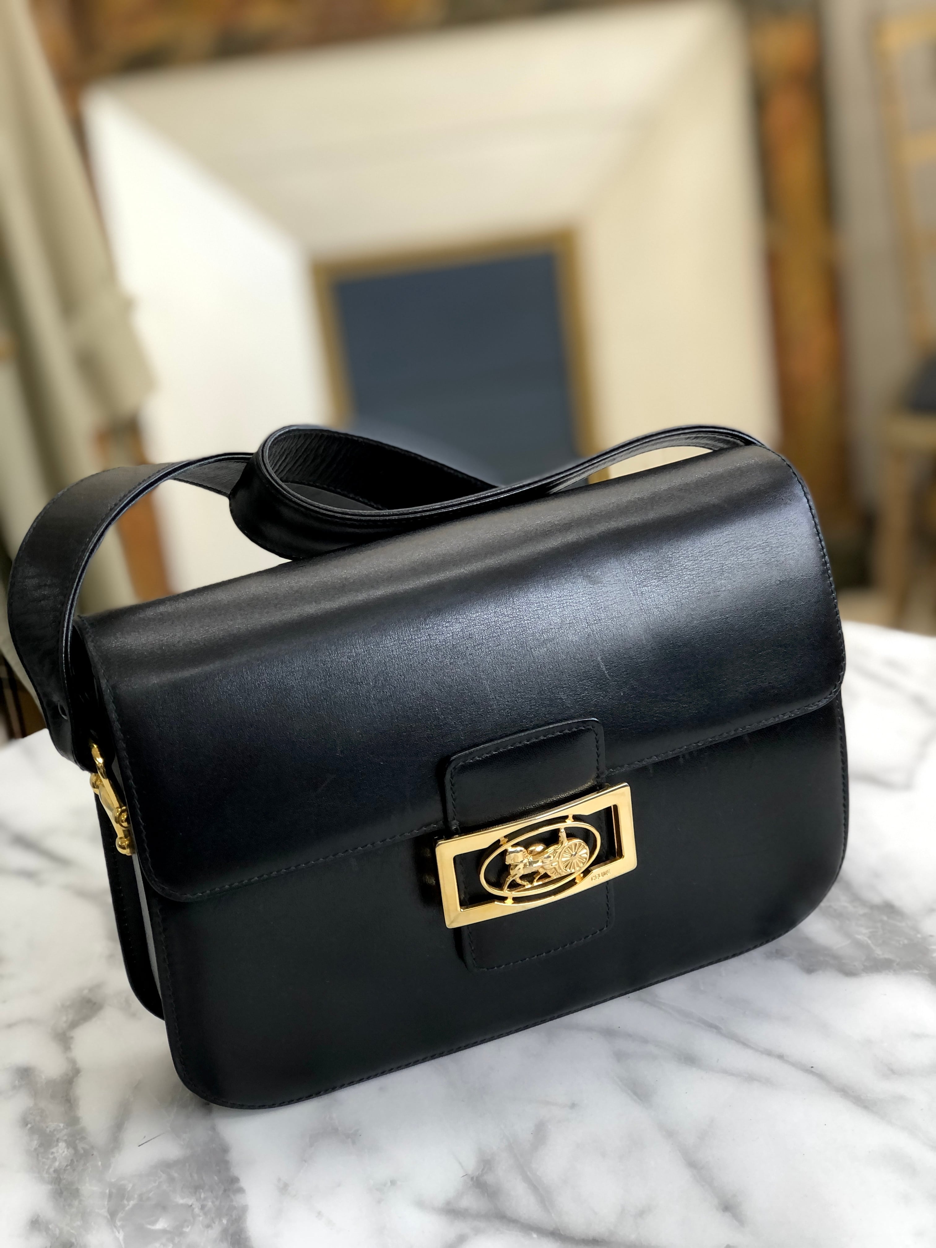 CELINE セリーヌ 馬車 ホースキャリッジ レザー クロスボディ CELINE セリーヌ 馬車 ホースキャリッジ レザー クロスボディ