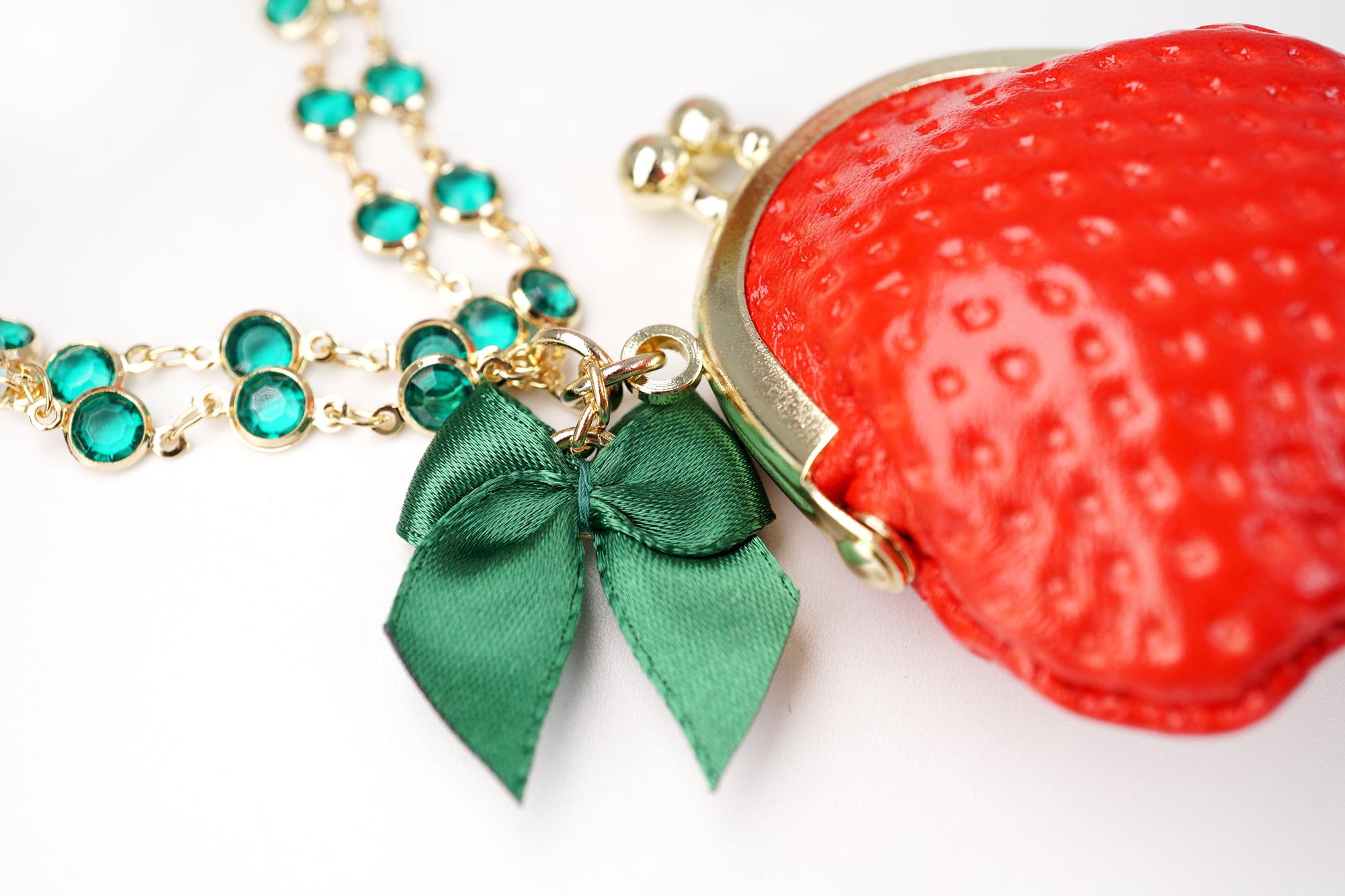 いちごパフェ☆様✨ハンドメイドチャームリボン　にこちゃん約8×5cm いちごパフェ☆様✨ハンドメイドチャームリボン にこちゃん約8