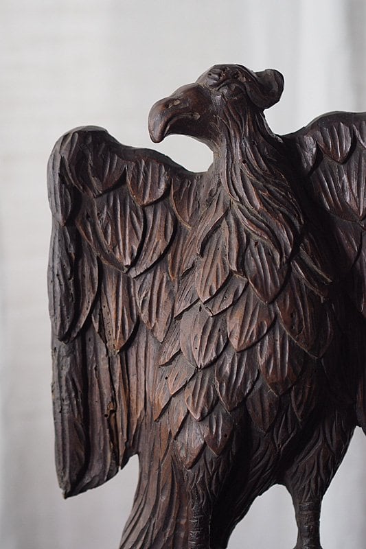 睨む目 雄々しく鷲木彫-antique wood caving eagle objet