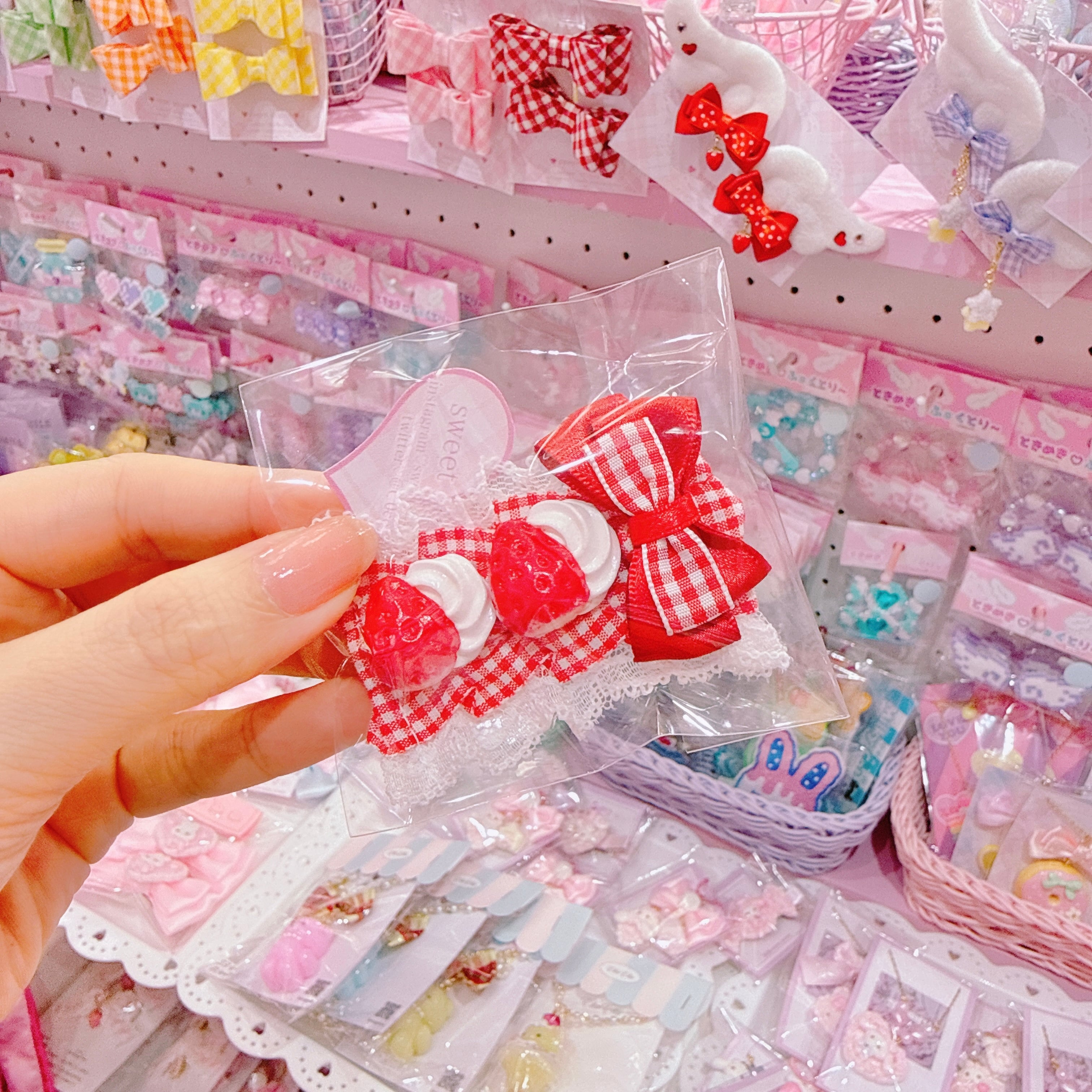 【C8】14-30いちごヘアクリップ