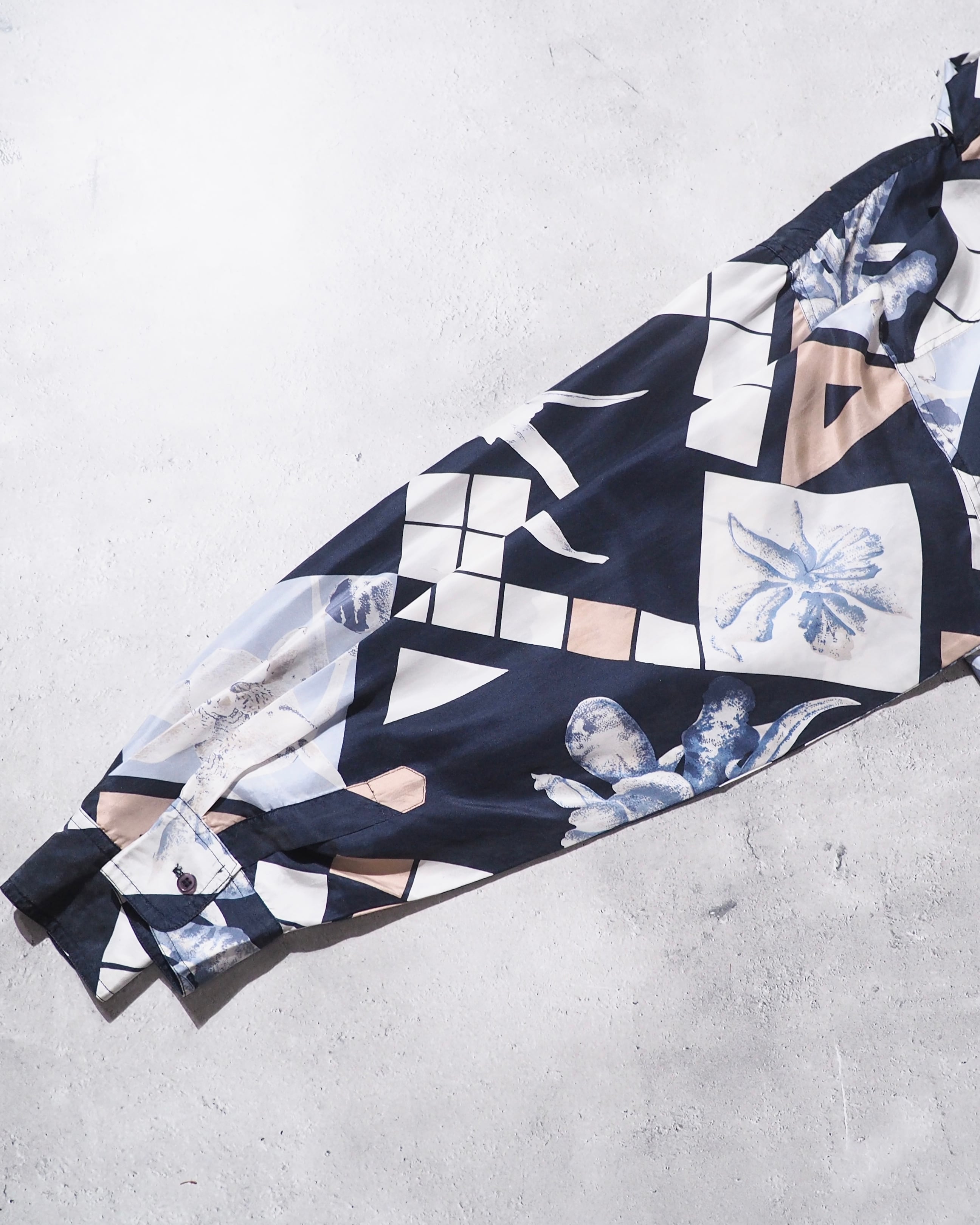 1990s ” 白華 ” Bautiful Flower Full pattern vintage Drape silk shirt