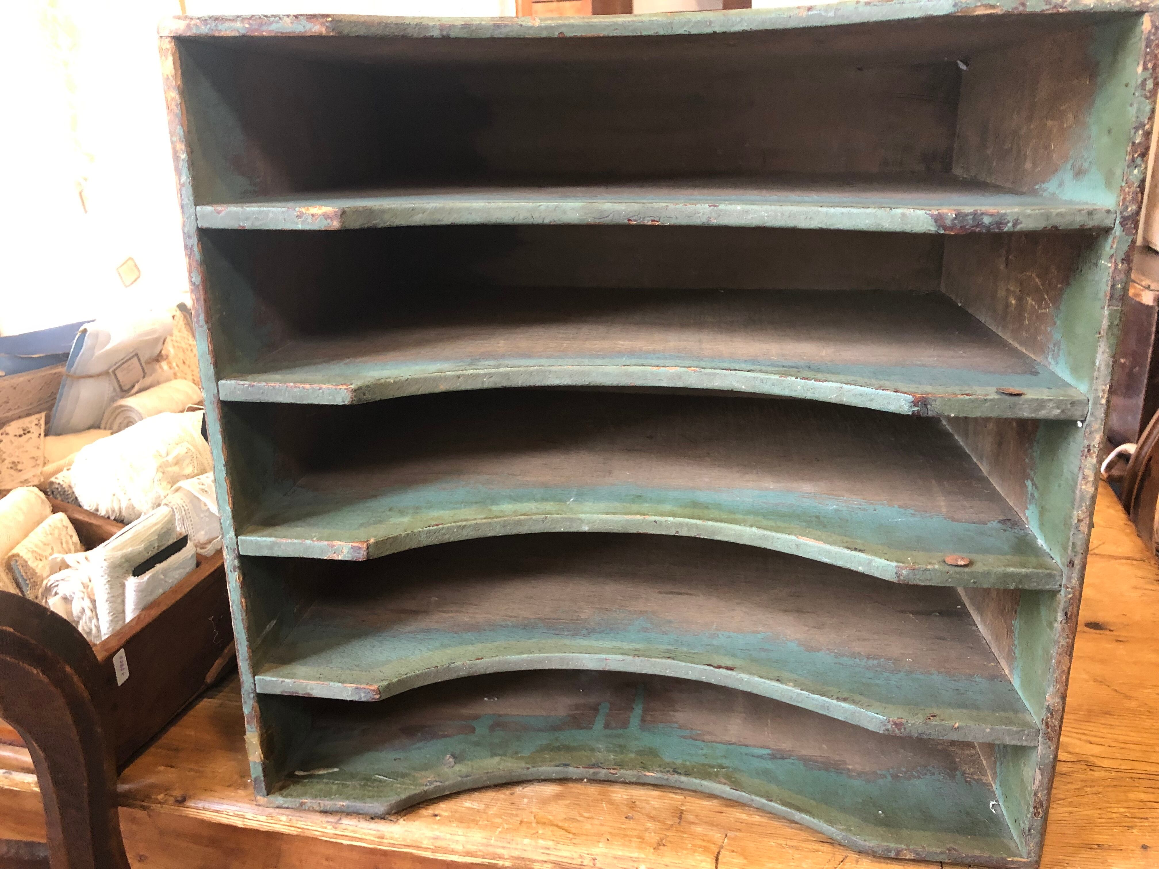 フランスブロカント グリーンの木製仕分け棚 書類棚 | Brocante de La
