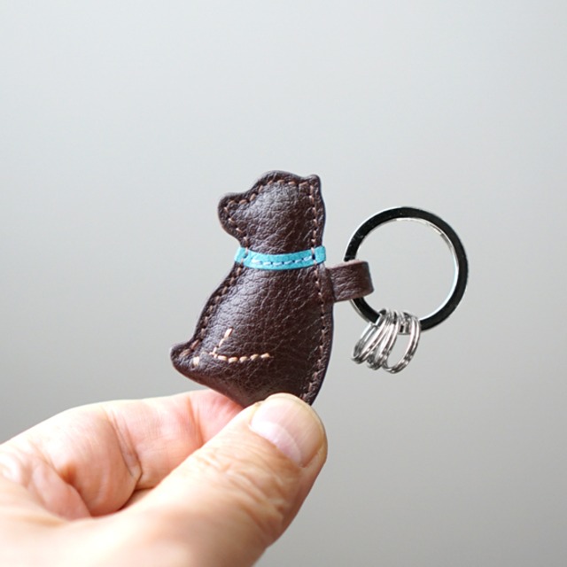 ふっくらした子犬のキーリング ・ブラウン×サックス