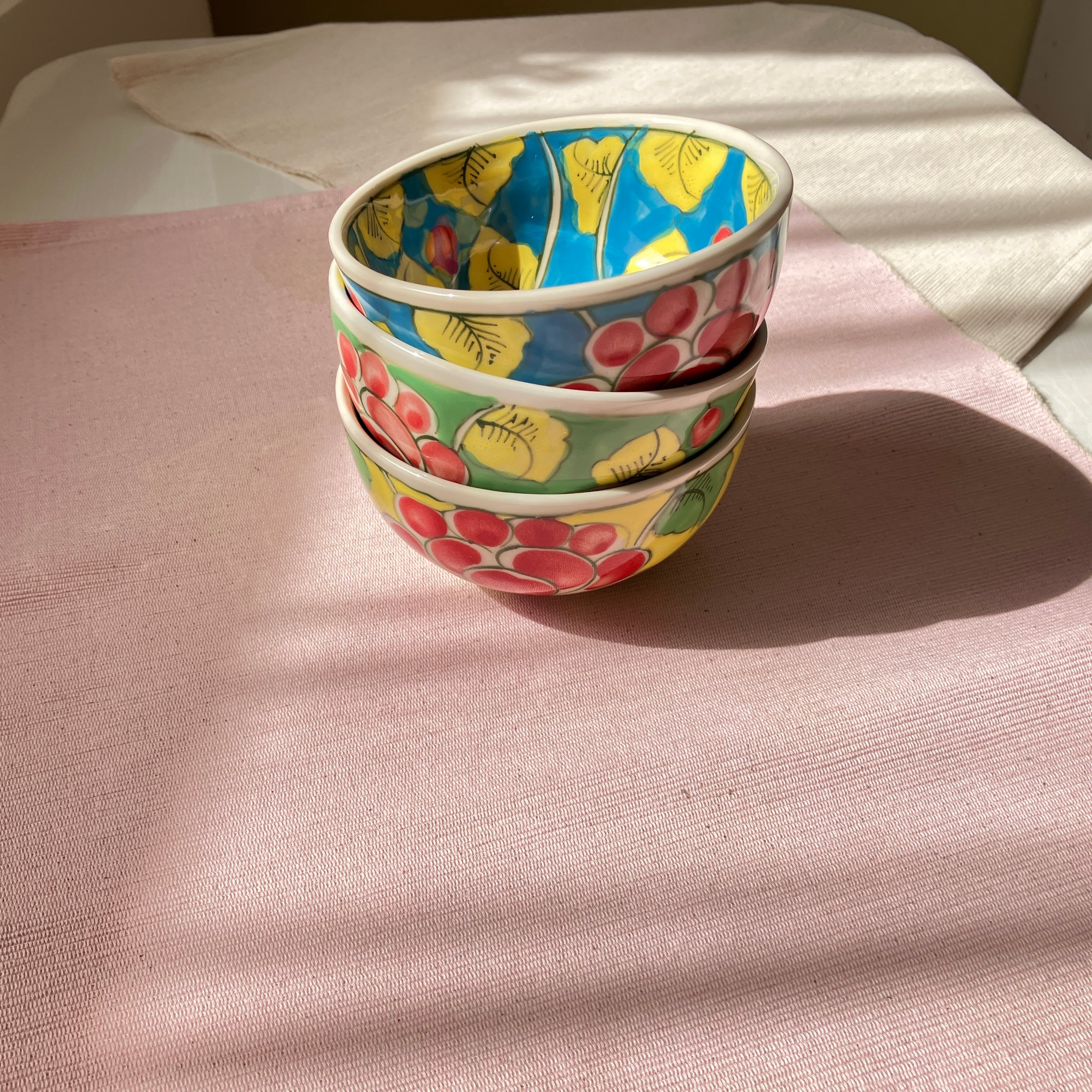 バッチャン焼き みどり色のカラフルな蓮 お椀 どんぶり 丼 ベトナム