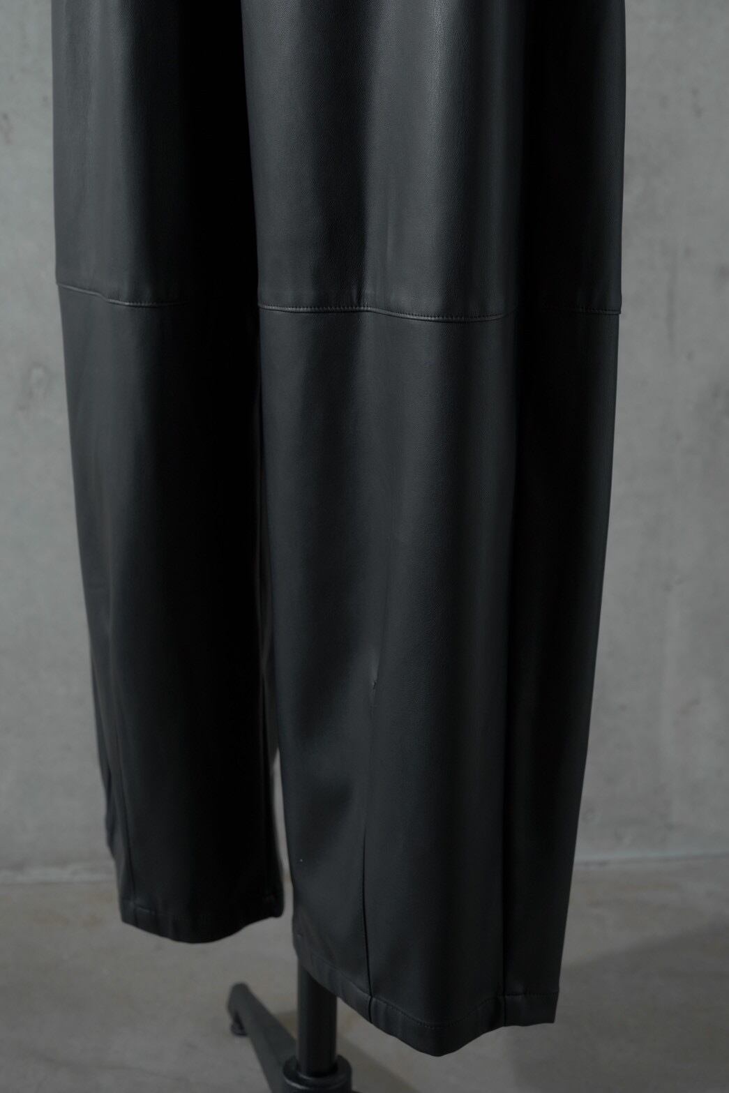 barrel leather pants(black) ご注文から一週間前後で発送 | roughlow