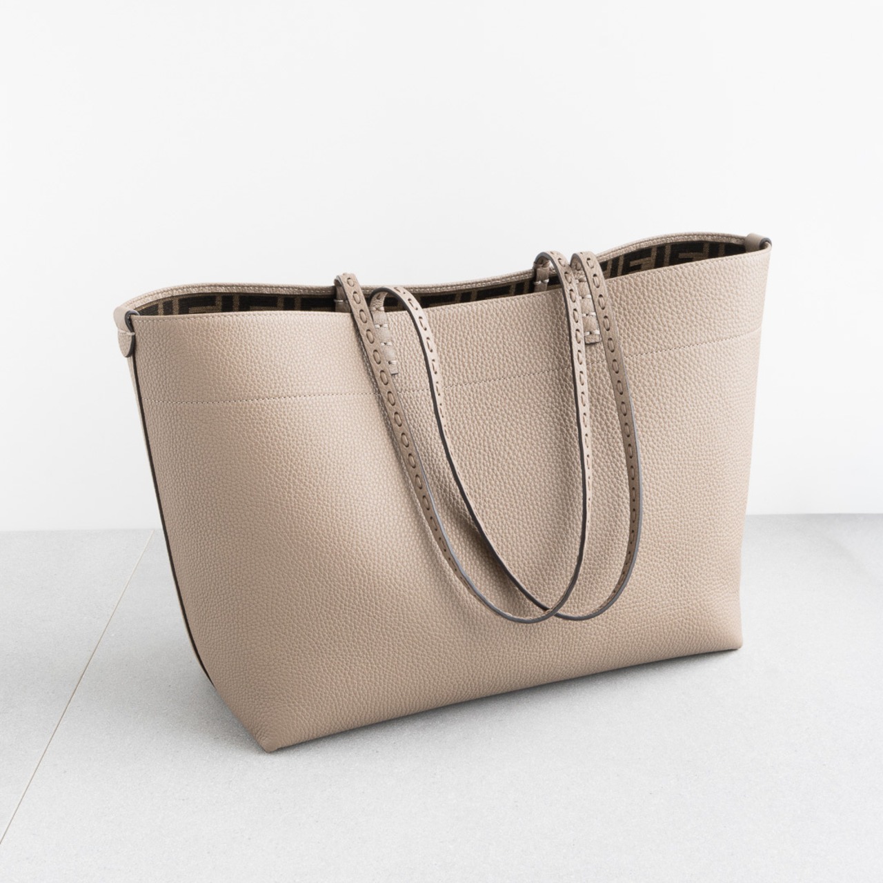 フェンディ ロール ミディアム トートバッグ セレリア ベージュ レザー