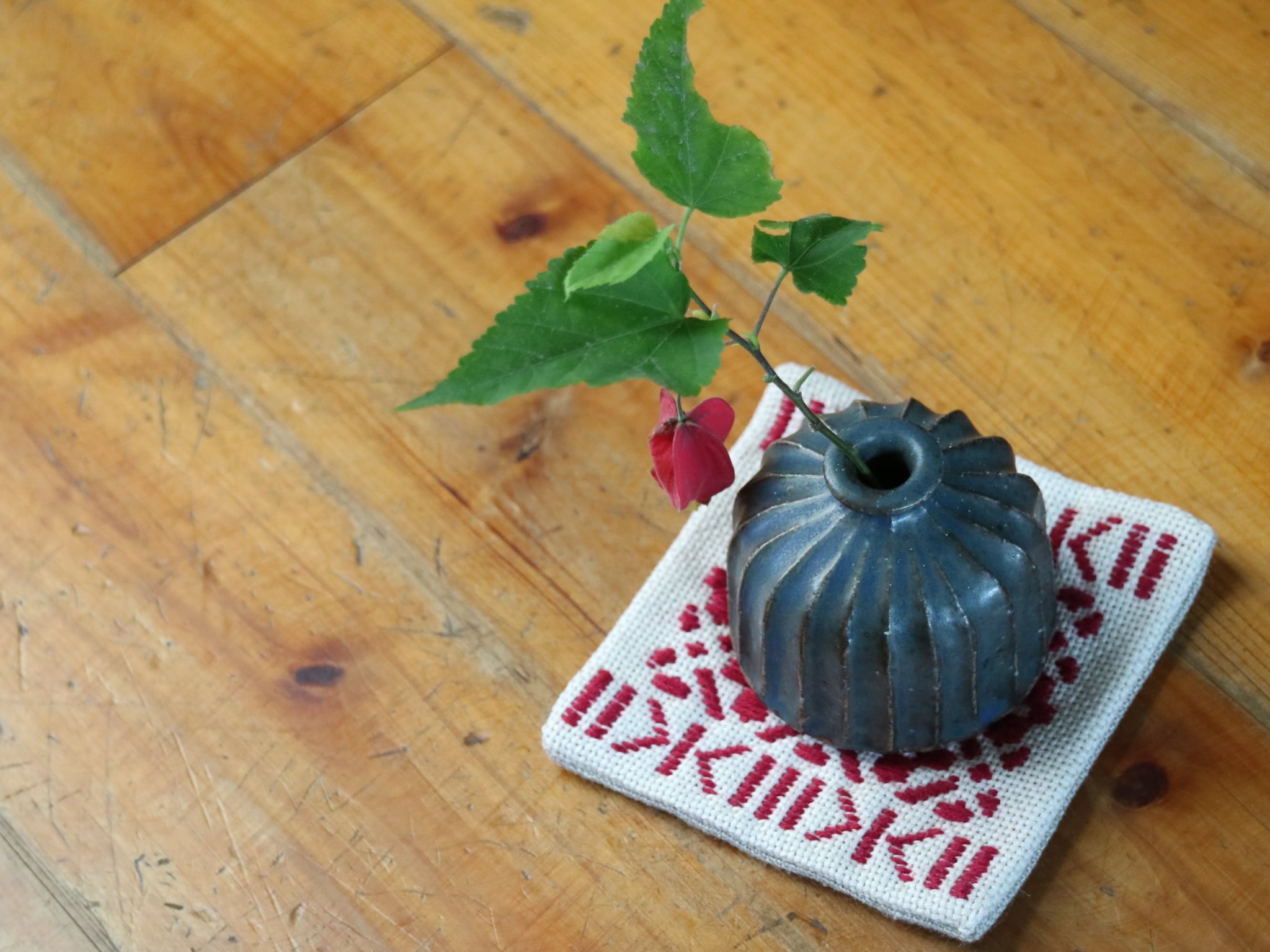 こぎん刺し　ちりかご 津軽で生まれた素朴な美しさ こぎん刺しで彩るポーチの会｜Couturier