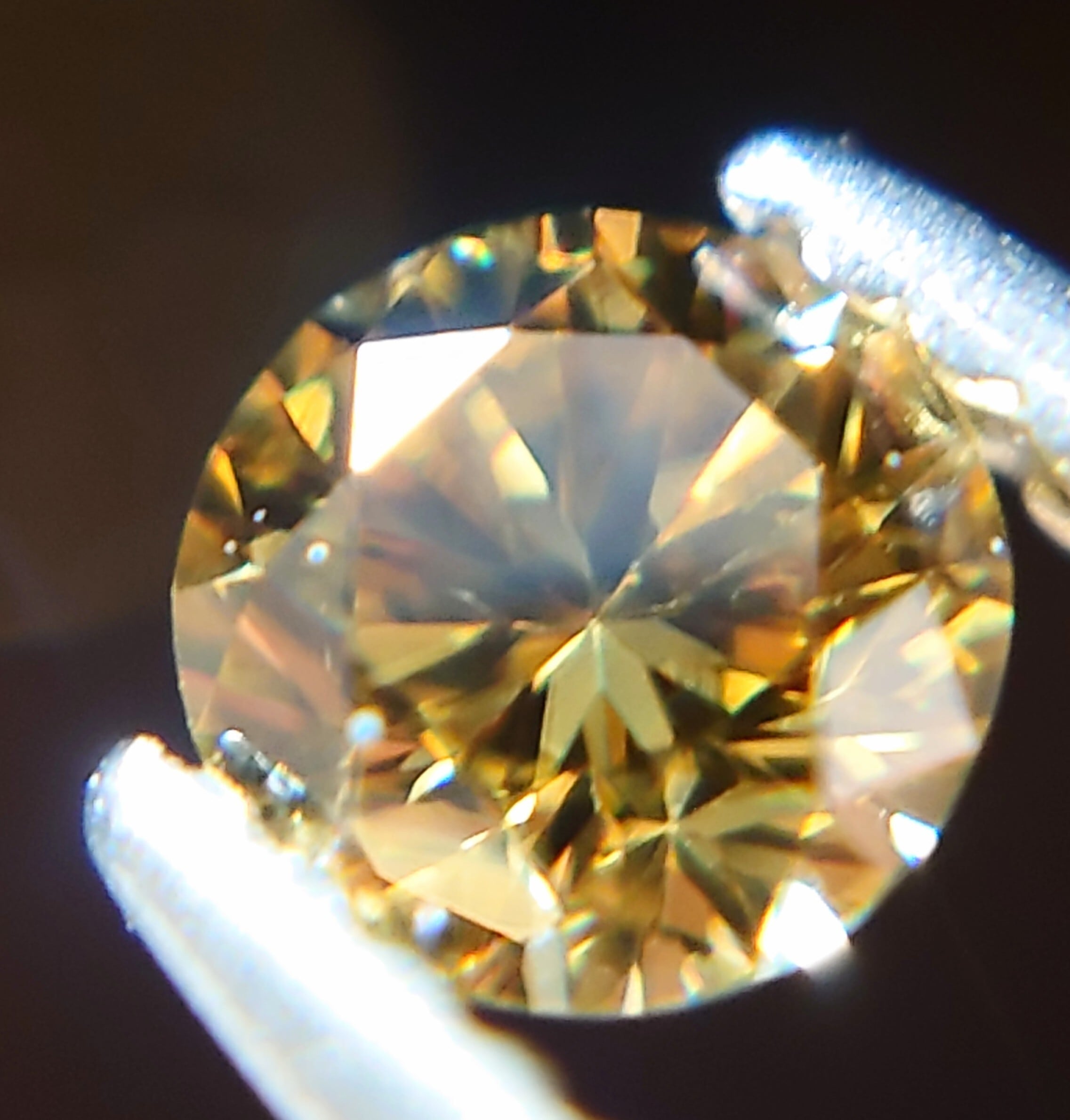 Fancy Deep Yellow 0.104ct 天然イエローダイヤモンドルース