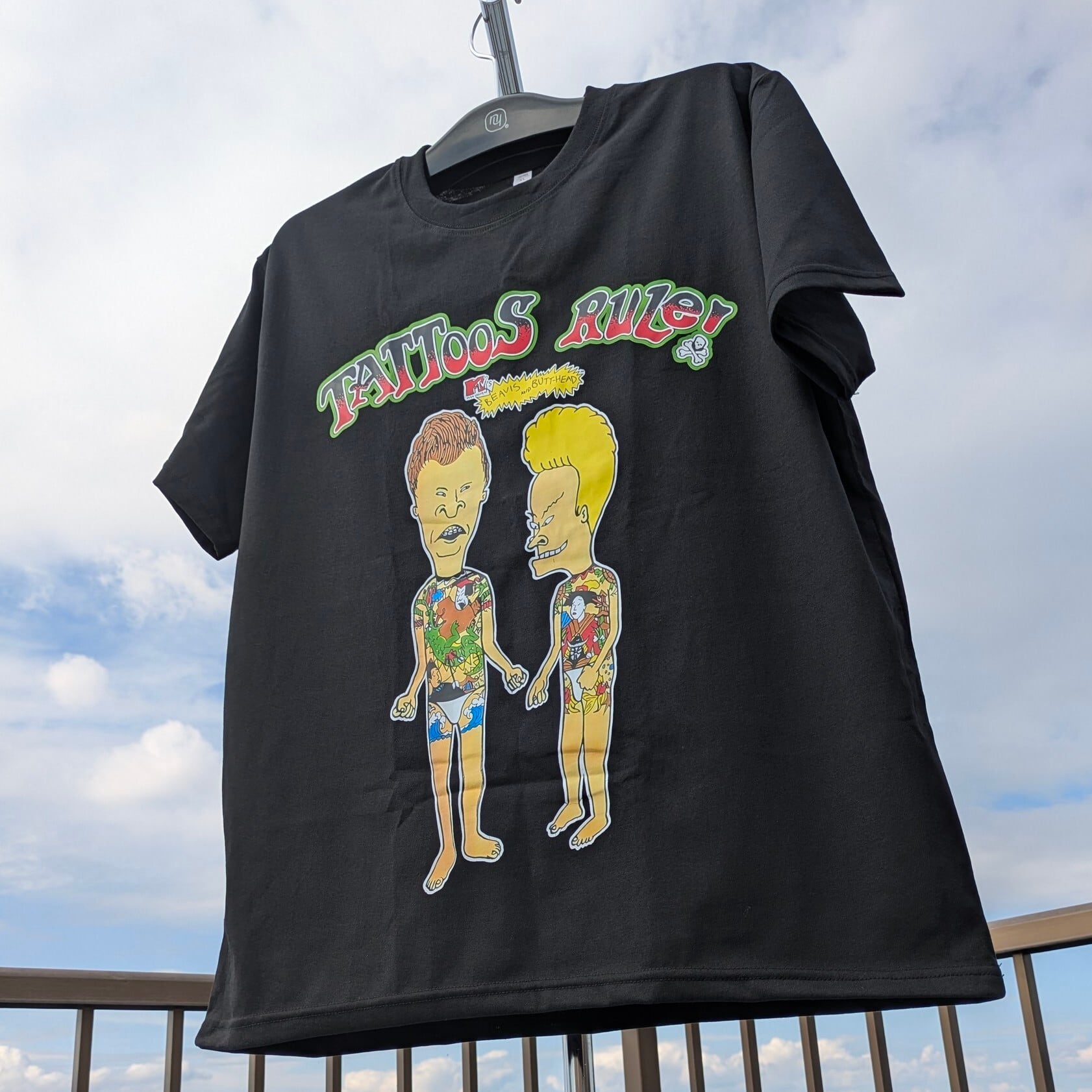 【 Beavis and Butt-Head（ビーバスアンドバットヘッド）】『TATTOOS RULE』  Tシャツ / MTV / TATTOO / タトゥー / BLACK〚アメリカン雑貨 アメトイ〛