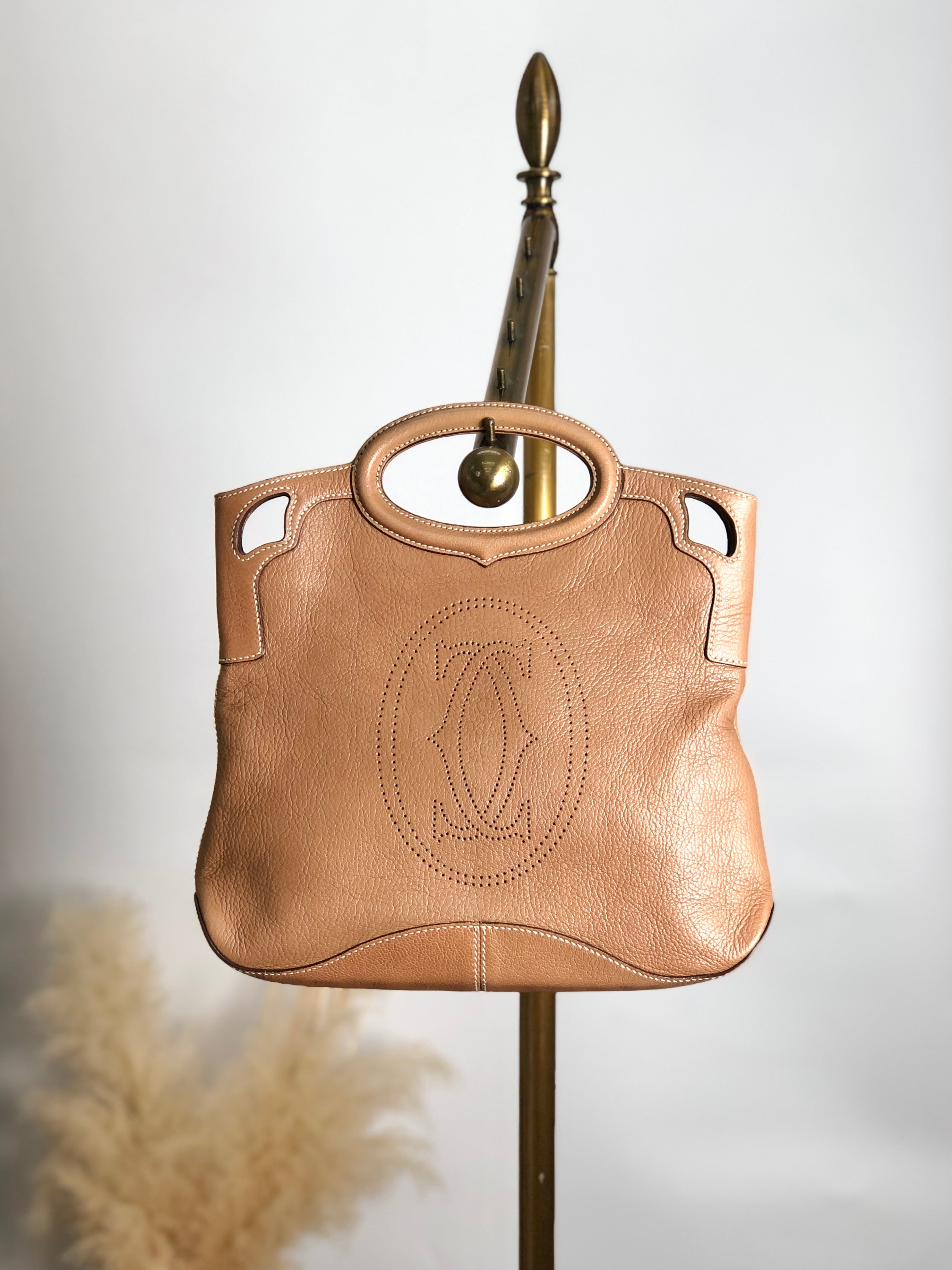 カルティエ レザー ハンドバッグ マルチェロ パンチング デカロゴ 金色