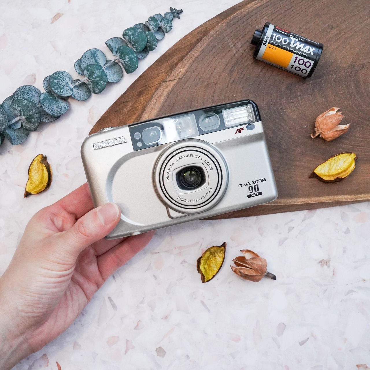 【Minolta】 riva zoom 90 多機能、安定感のあるコンパクトカメラ