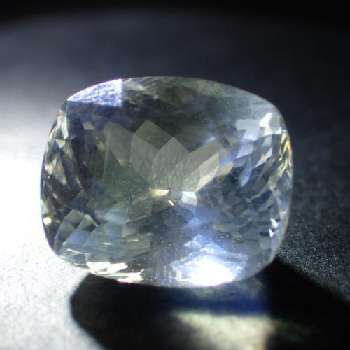 スモーキー クォーツ 虹入り パームストーン マダガスカル産 煙水晶