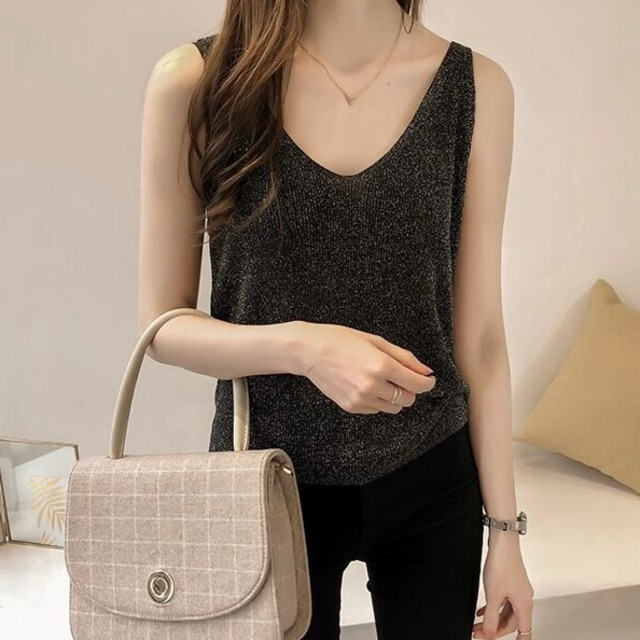 トップス キャミソール レギュラー丈 袖なし ノースリーブ Vネック 襟なし 細身 ストレート かわいい 大人可愛い きれいめ シンプル カジュアル おしゃれ お洒落 かっこいい ラフ キュート 春 夏 10代 20代 30代 40代 レディース 女性用 休日 運動 ジム ヨガ パーティー イベント リゾート 旅行 海 プール 重ね着 韓国 韓国系 オルチャン ファッション コーデ スタイル 送料無料 トレンド 流行 インスタ映え S M L XL 大きいサイズ ブラック ホワイト グレー ブラウン