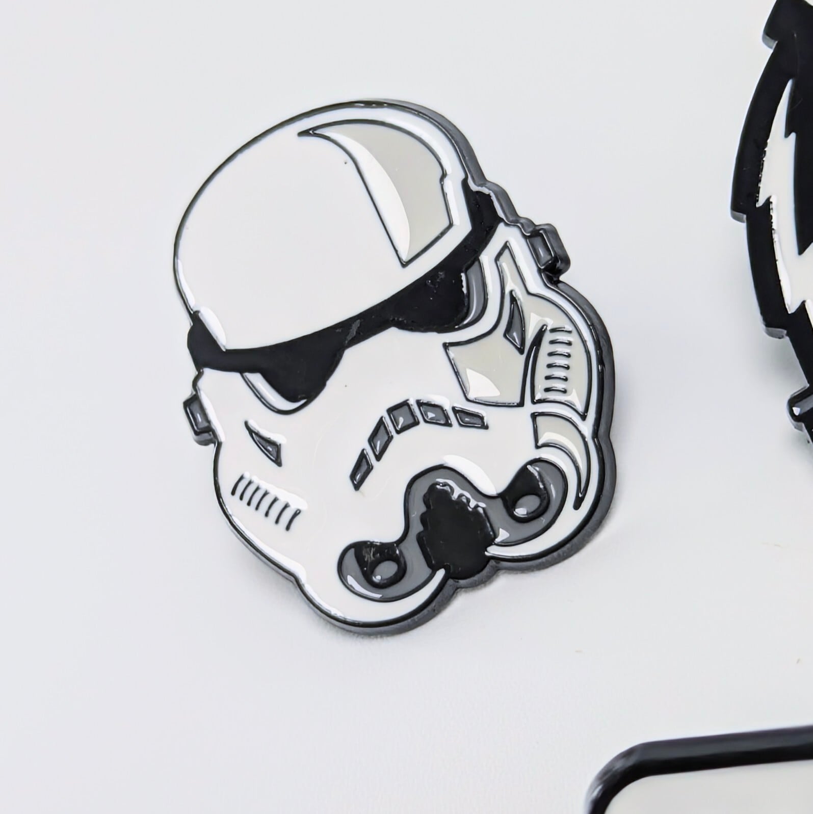 送料無料！ ★ピンズ PINS★ピンバッジ 【 Star Wars / スター・ウォーズ 】4Pセット / ダース・ベイダー / ストームトルーパー / バウンティ・ハンター〚アメリカン雑貨 アメトイ〛