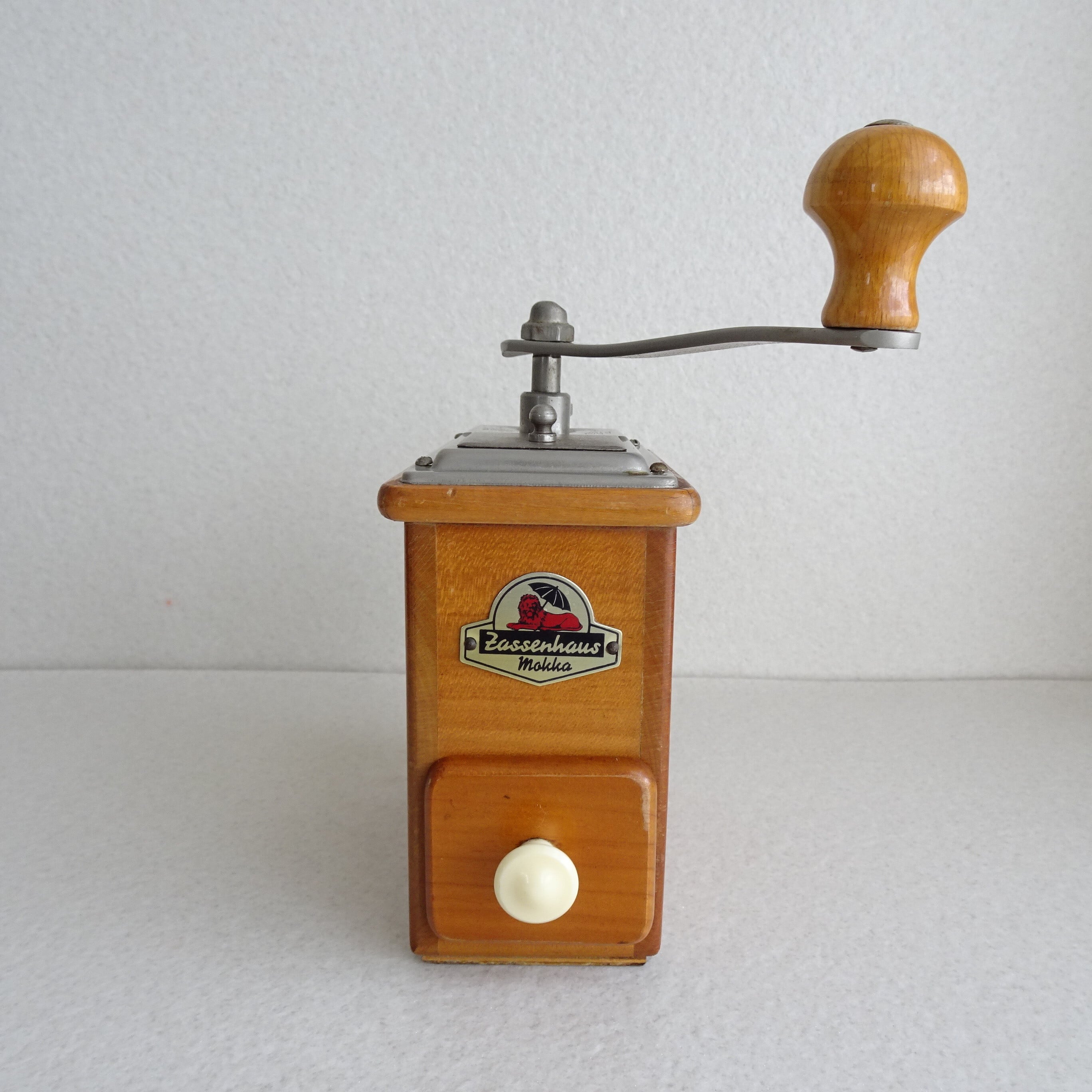 着せ替え！　1950年代ザッセンハウス　コーヒーミル　No.495 コレクション14】ザッセンハウス No.498 ROSEL | 純喫茶家具の村田商會