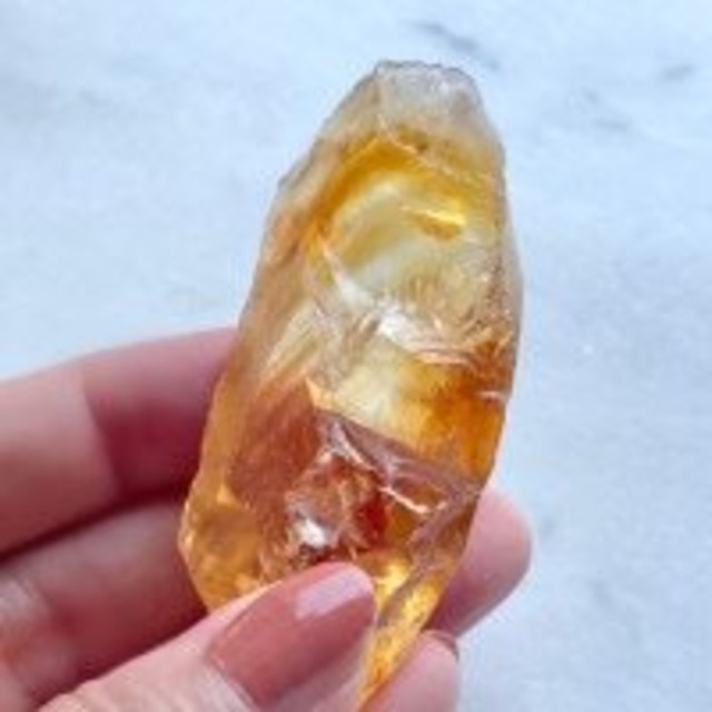 【超美石】シトリン　原石ラフカット　タンブル（虹入り）　4413
