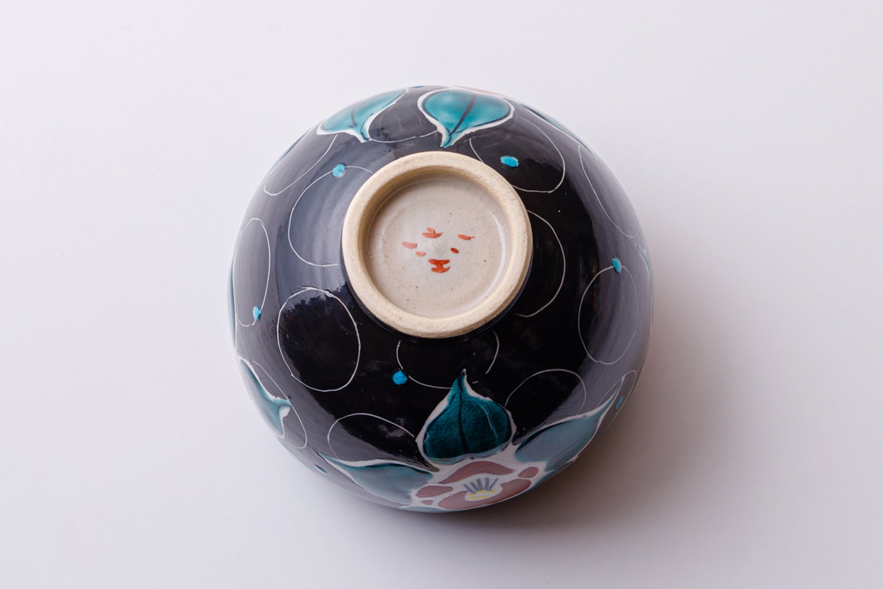 いっぷく碗 色絵無双椿 黒 | 虚空蔵窯｜石川県能美市の九谷焼の窯元