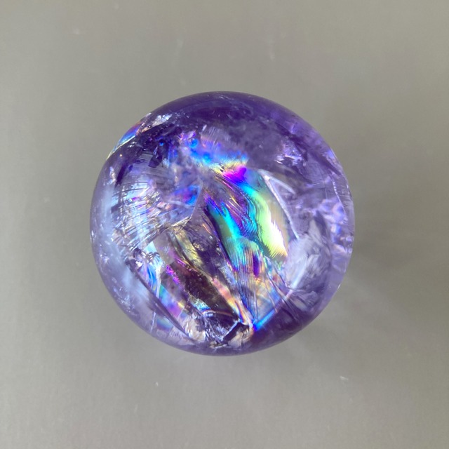 ブラジル・バイーア産　アイリス アメジスト丸玉  70g　（台座付き）