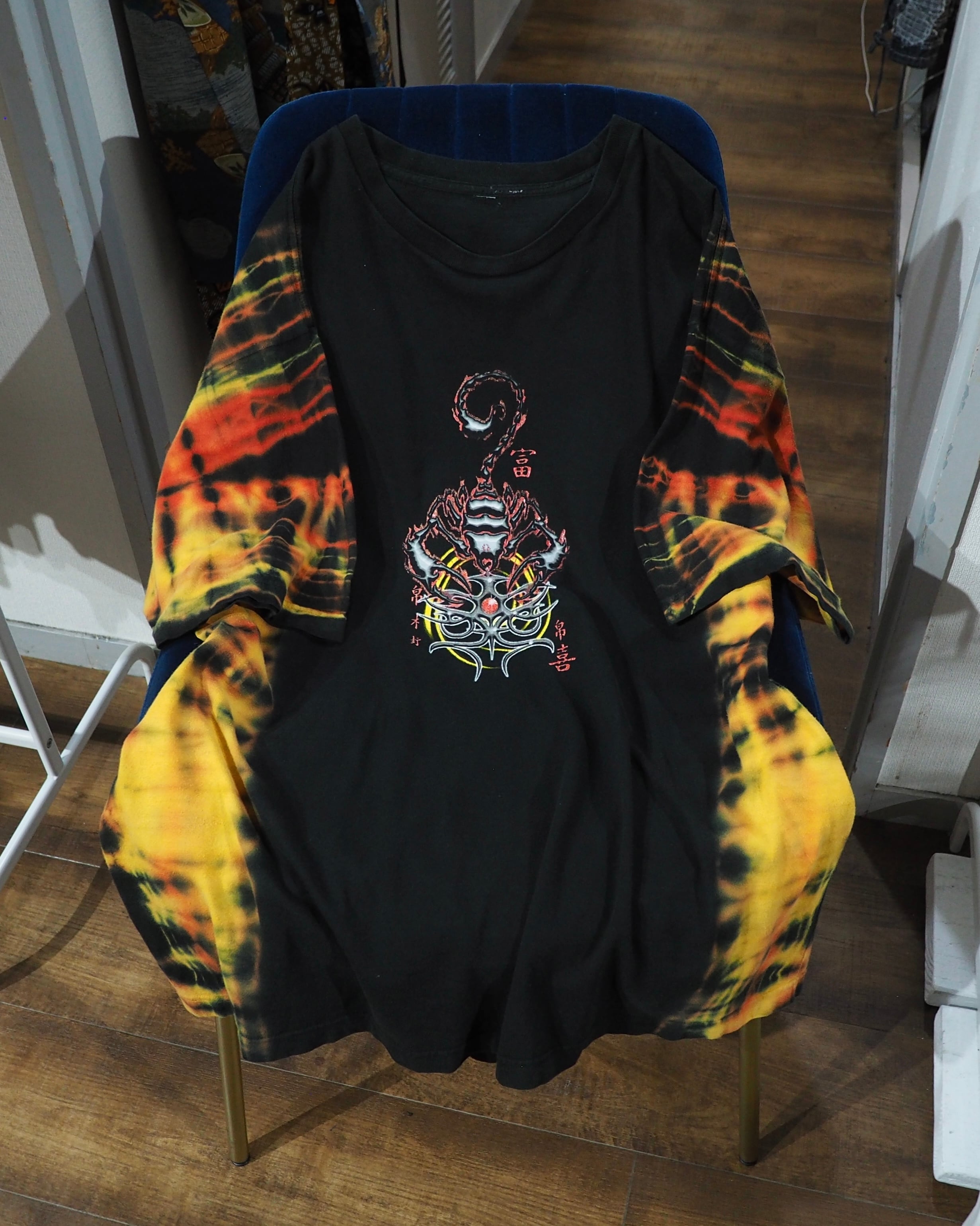 ” 毒蠍 ” Graphic printed × Fire Tie-Dye Over silhouette Special Tee