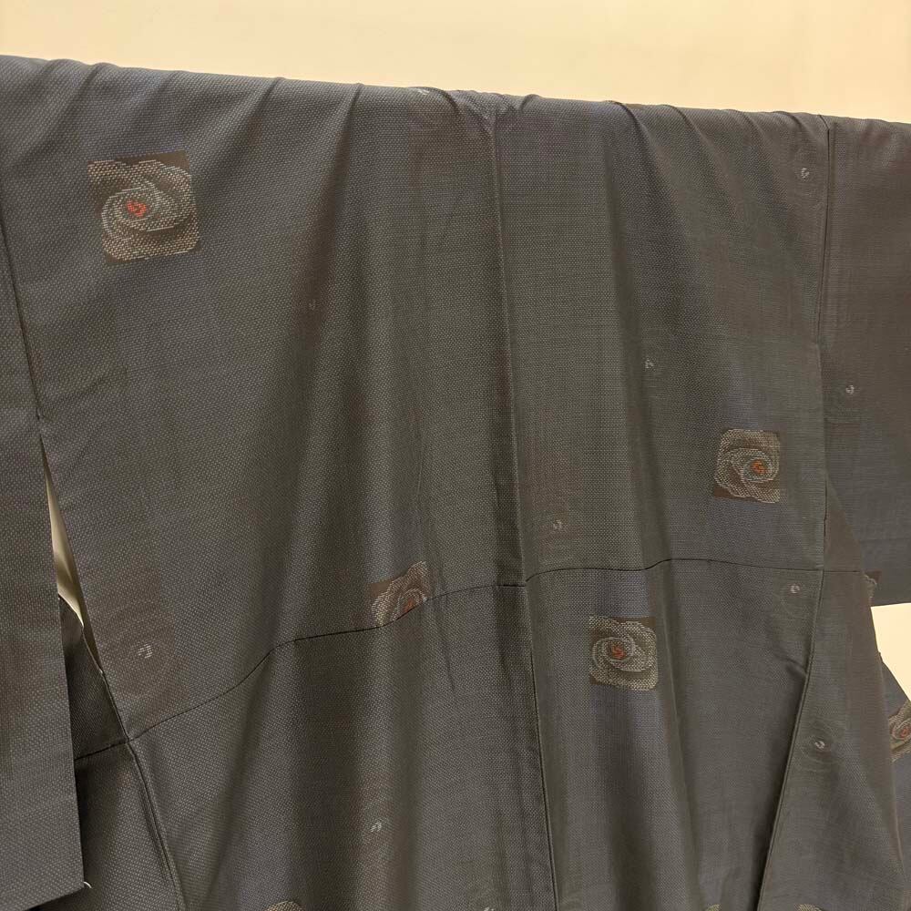 大島紬 9マルキ 藍泥大島 幅広 大きい 本場大島紬 お洒落着 普段着 正絹 裄66.5cm 身丈162.5cm 美品 リサイクル着物 M サイズ 5401