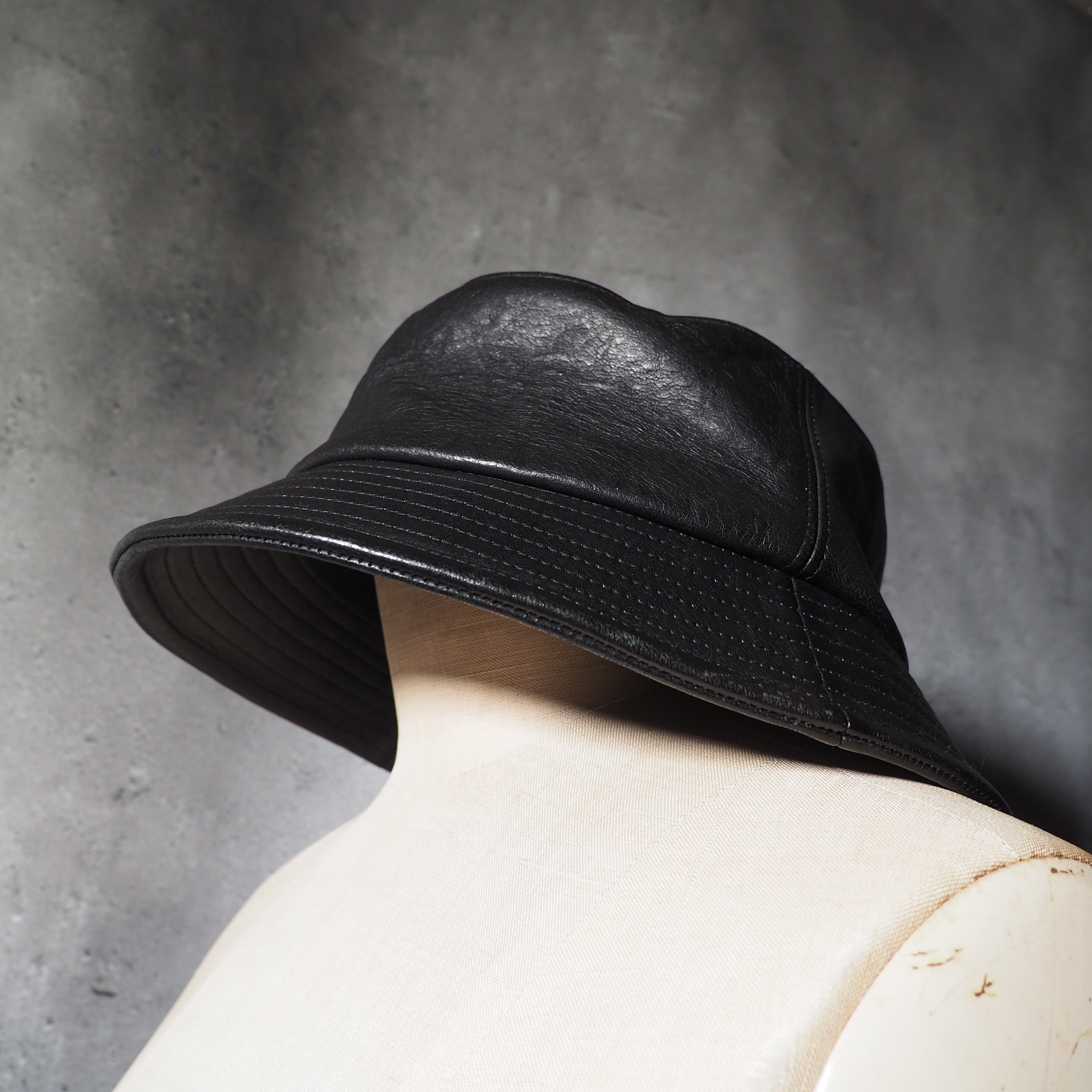 ” KIJIMA TAKAYUKI ” Black Beautiful silhouette Deer leather Bucket hat