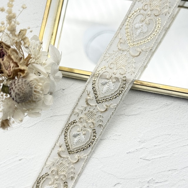 1ロール　プレシャスハート　[アイボリー]インド刺繍リボン　2863-1R