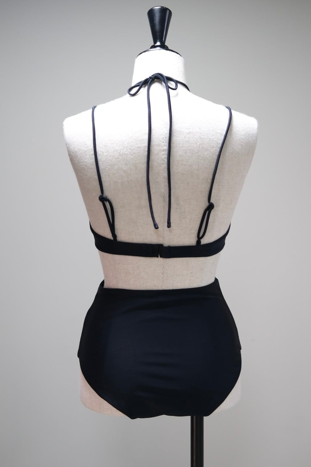 FETICO】CUT-OUT TWISTED SWIMSUIT | loop