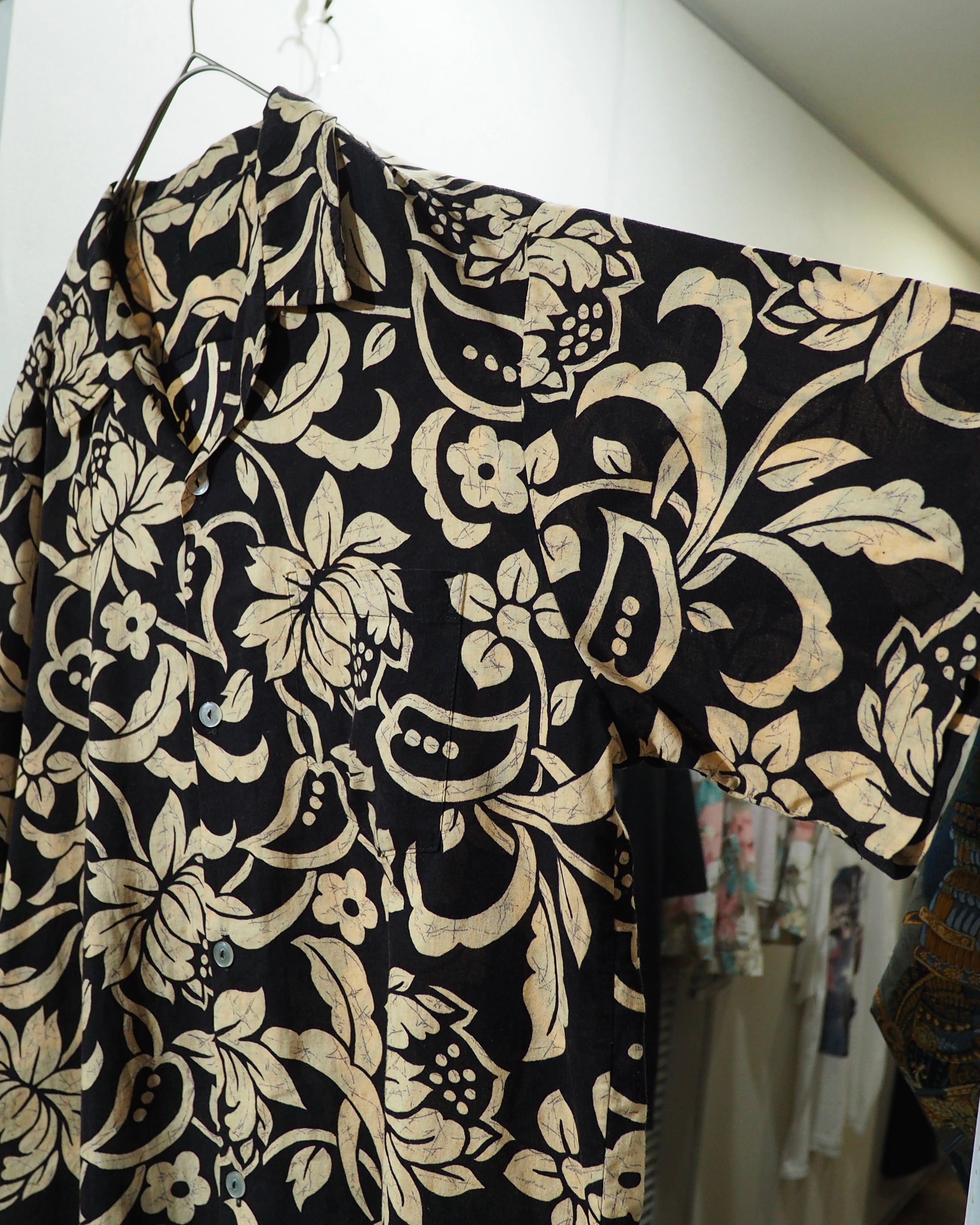 1980 - 90s Beautiful Botanical Flower All Over Pattern Vintage Open Collar SS Shirt