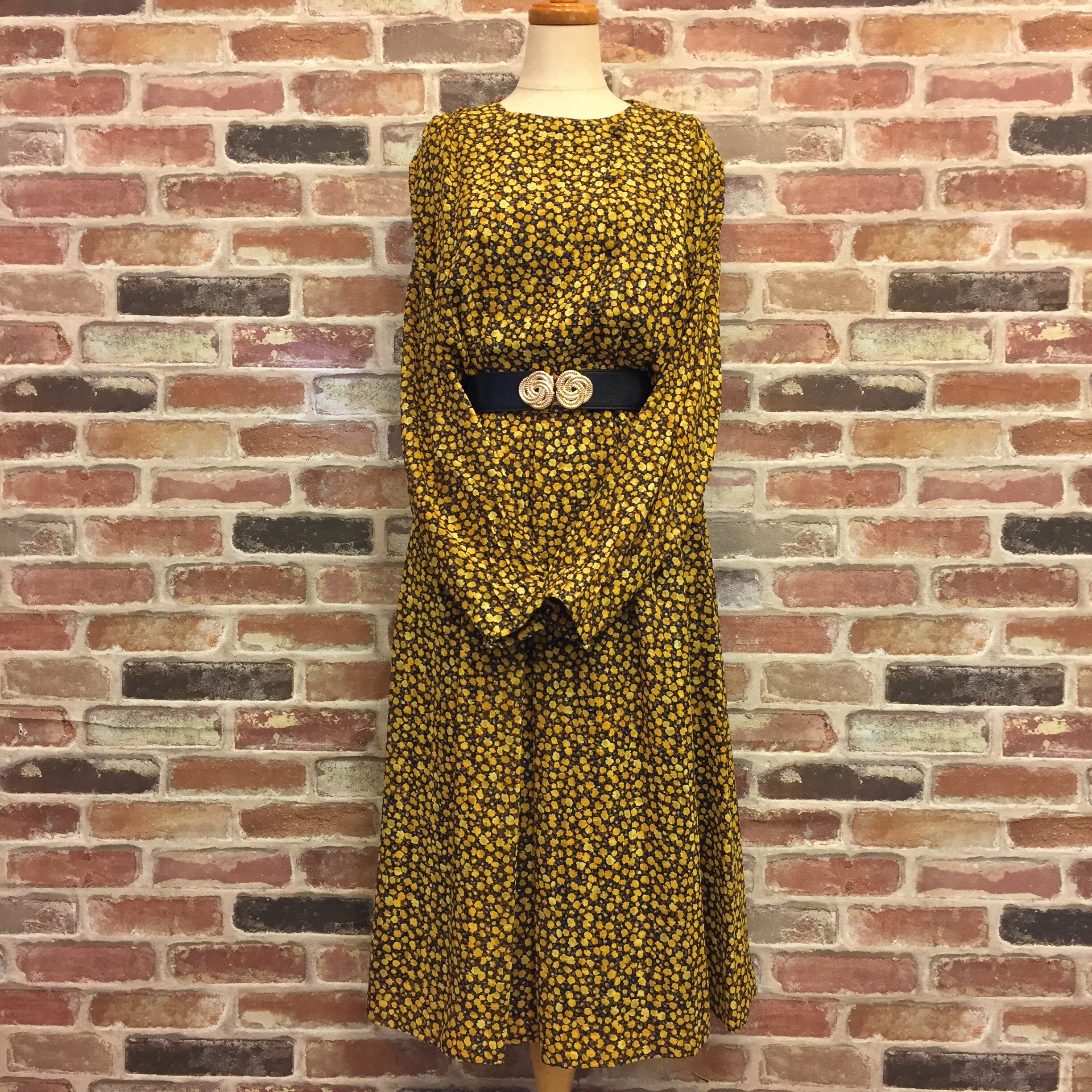 Flower Yellow × Navy One-piece