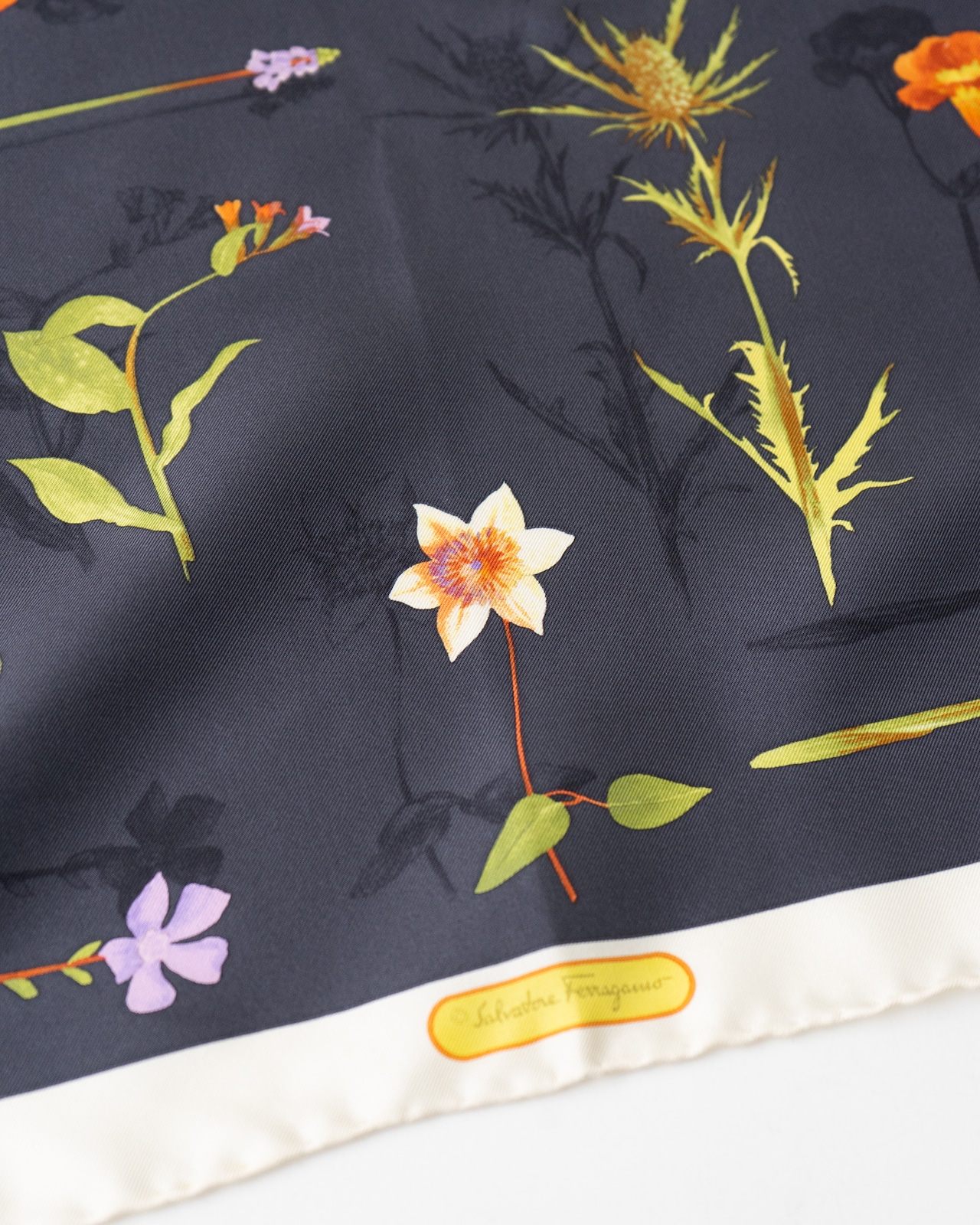〈Salvatore Ferragammo〉Flower Print Silk Scarf
