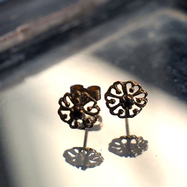 vintage 9K garnet flower piece