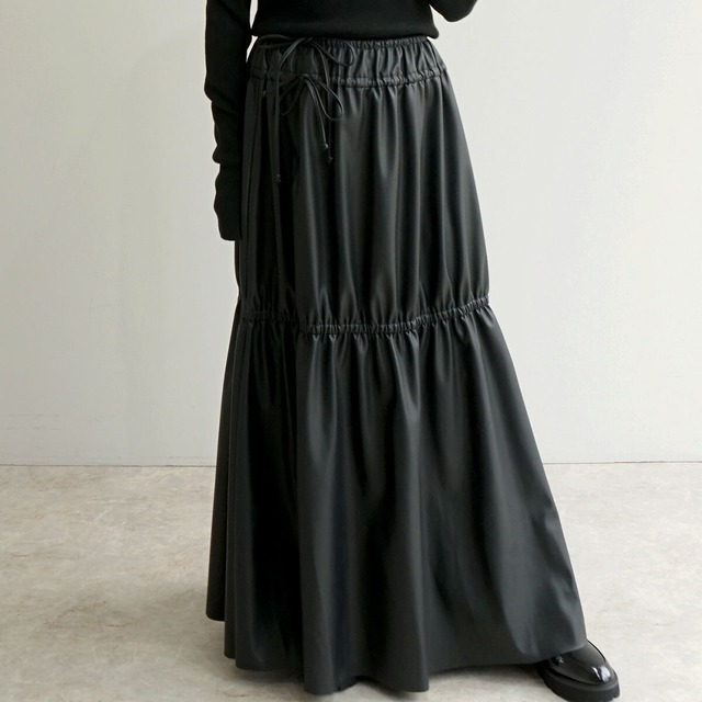 レザー絞りスカート