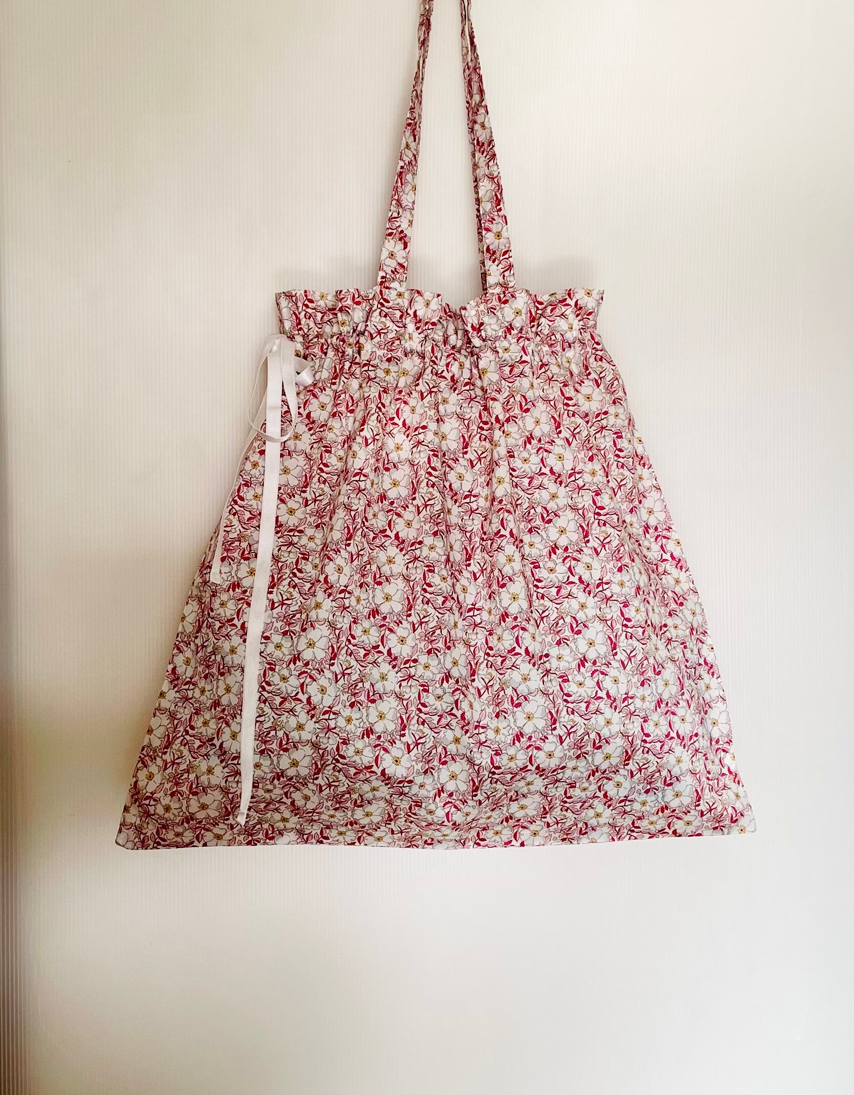 リバティプリントのリボン巾着バッグメイモリス | バッグ雑貨の